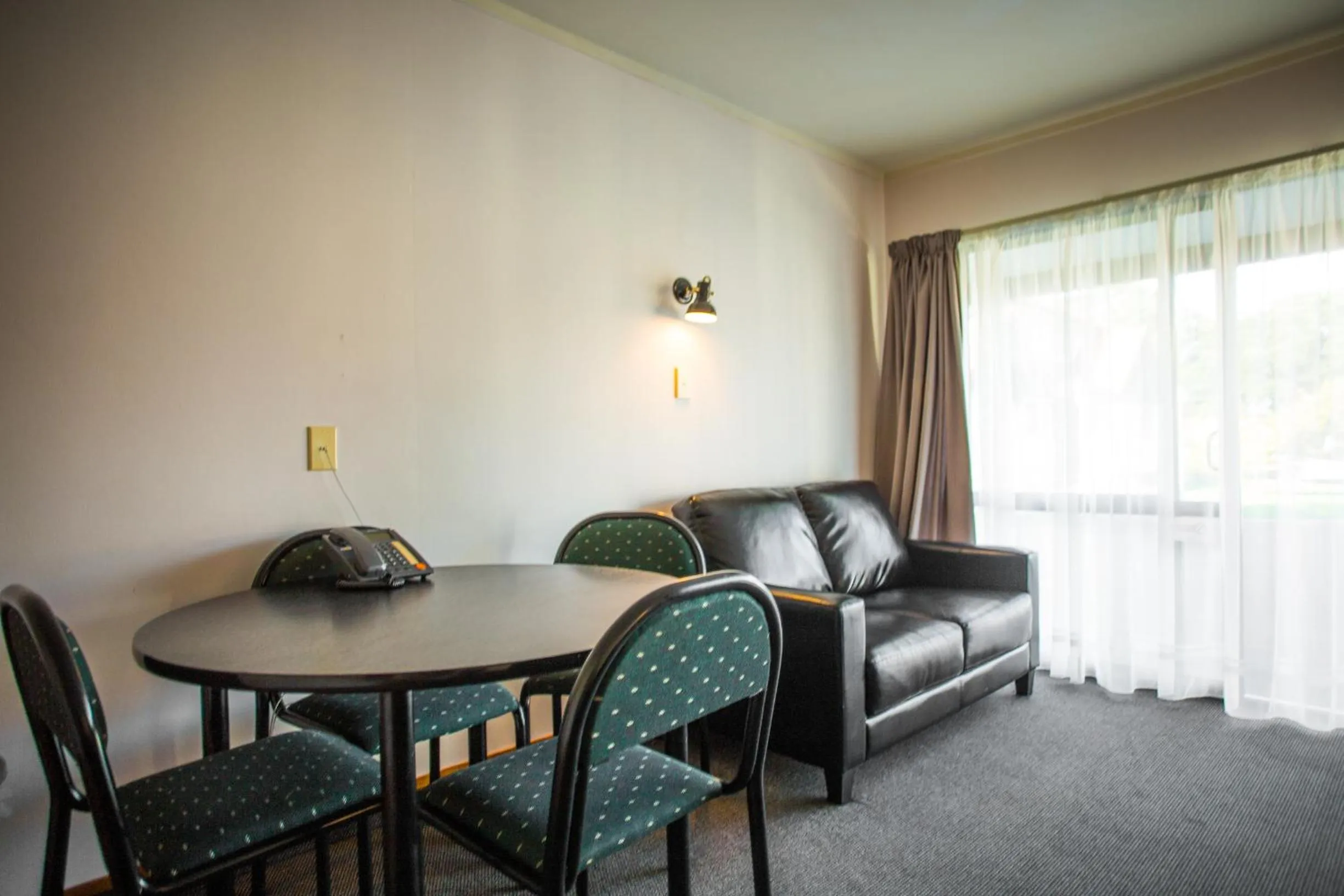 Dining area in Bennetts Thermal Motor Inn