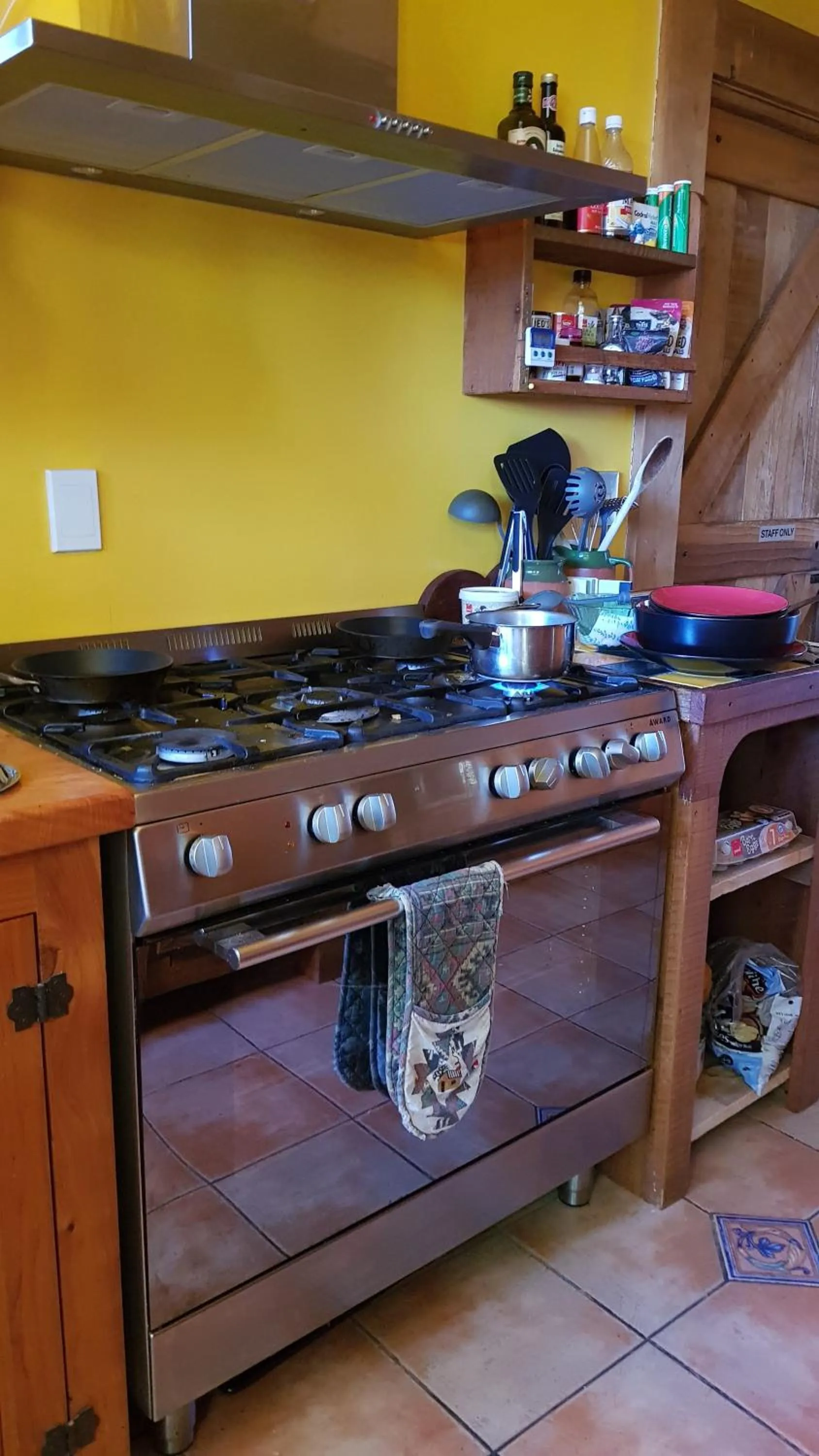 Kitchen or kitchenette in The River Lodge