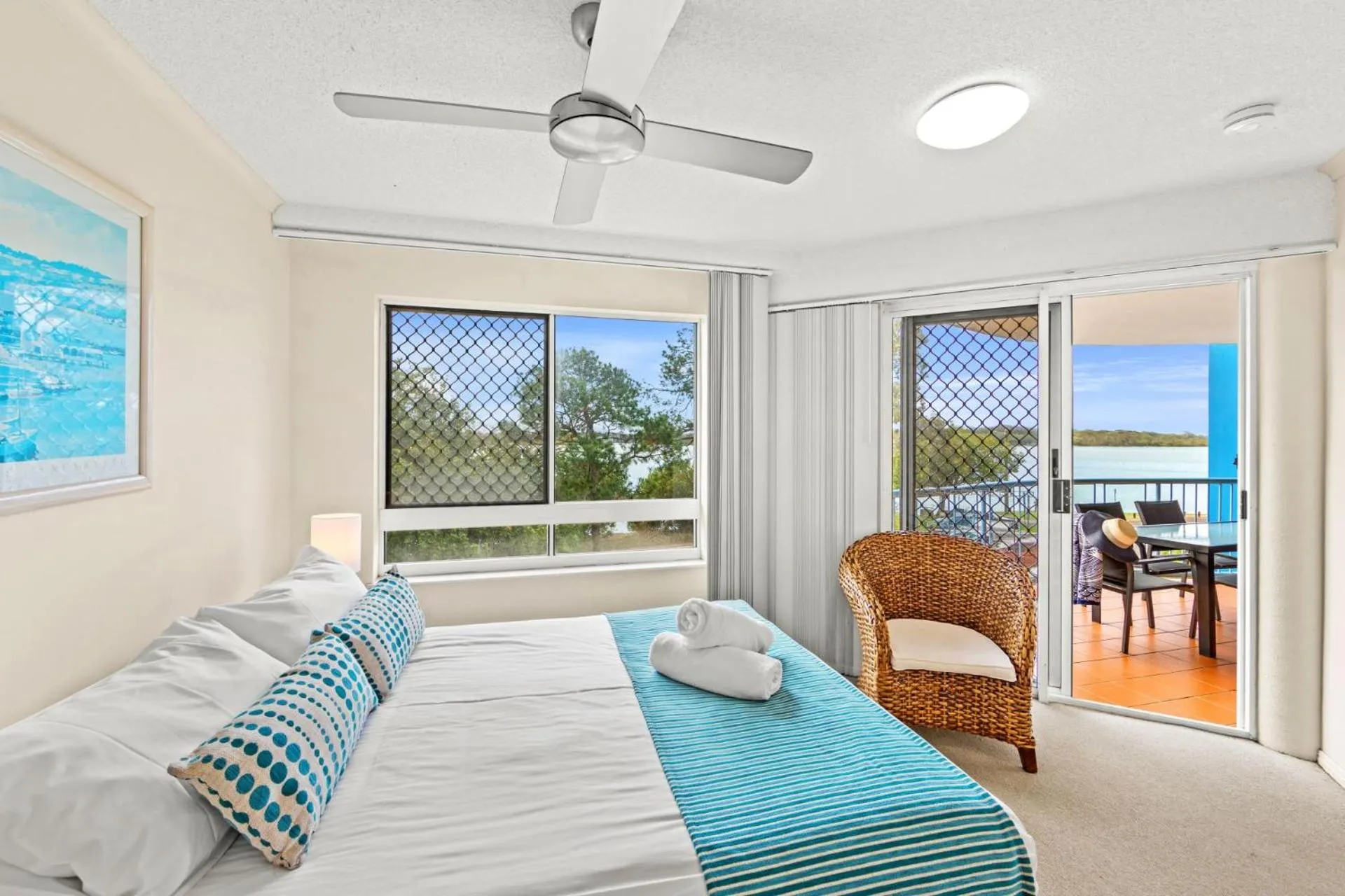 Bedroom, Bed in Reflections Holiday Apartments