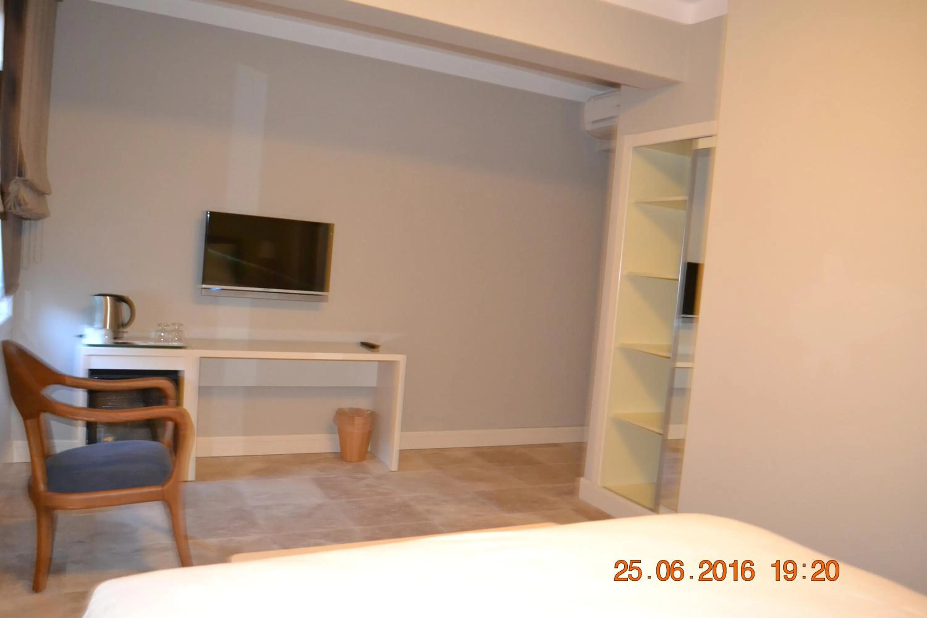 TV and multimedia in Teos Lodge Pansiyon