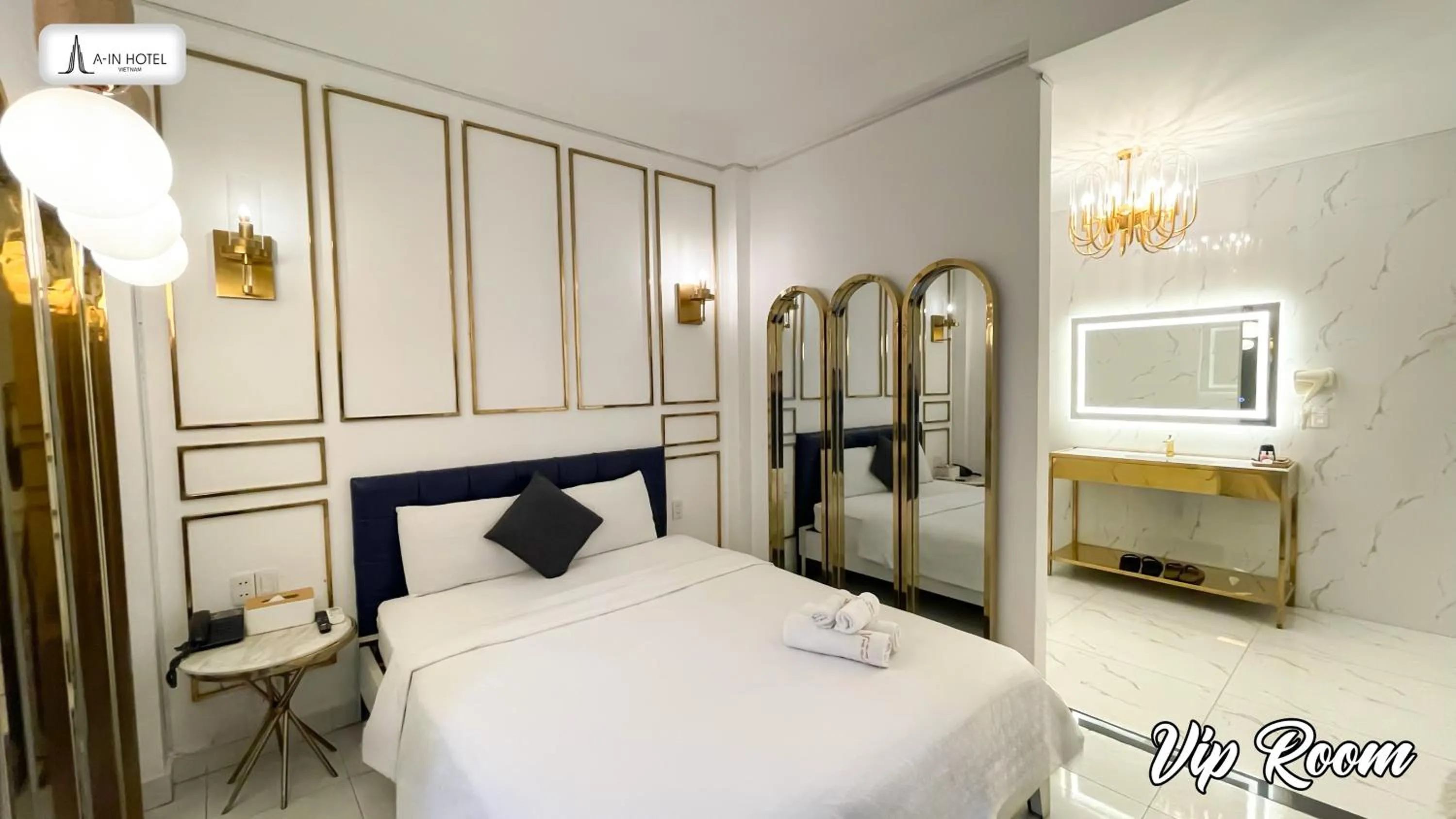 Photo of the whole room, Bed in A In Hotel Glamour