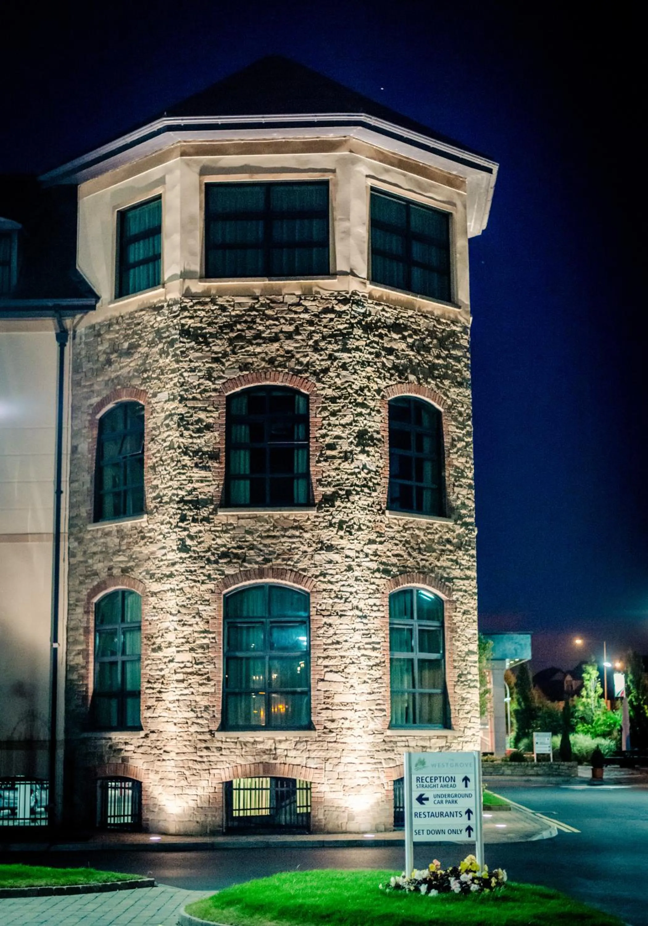 Facade/entrance in Westgrove Hotel