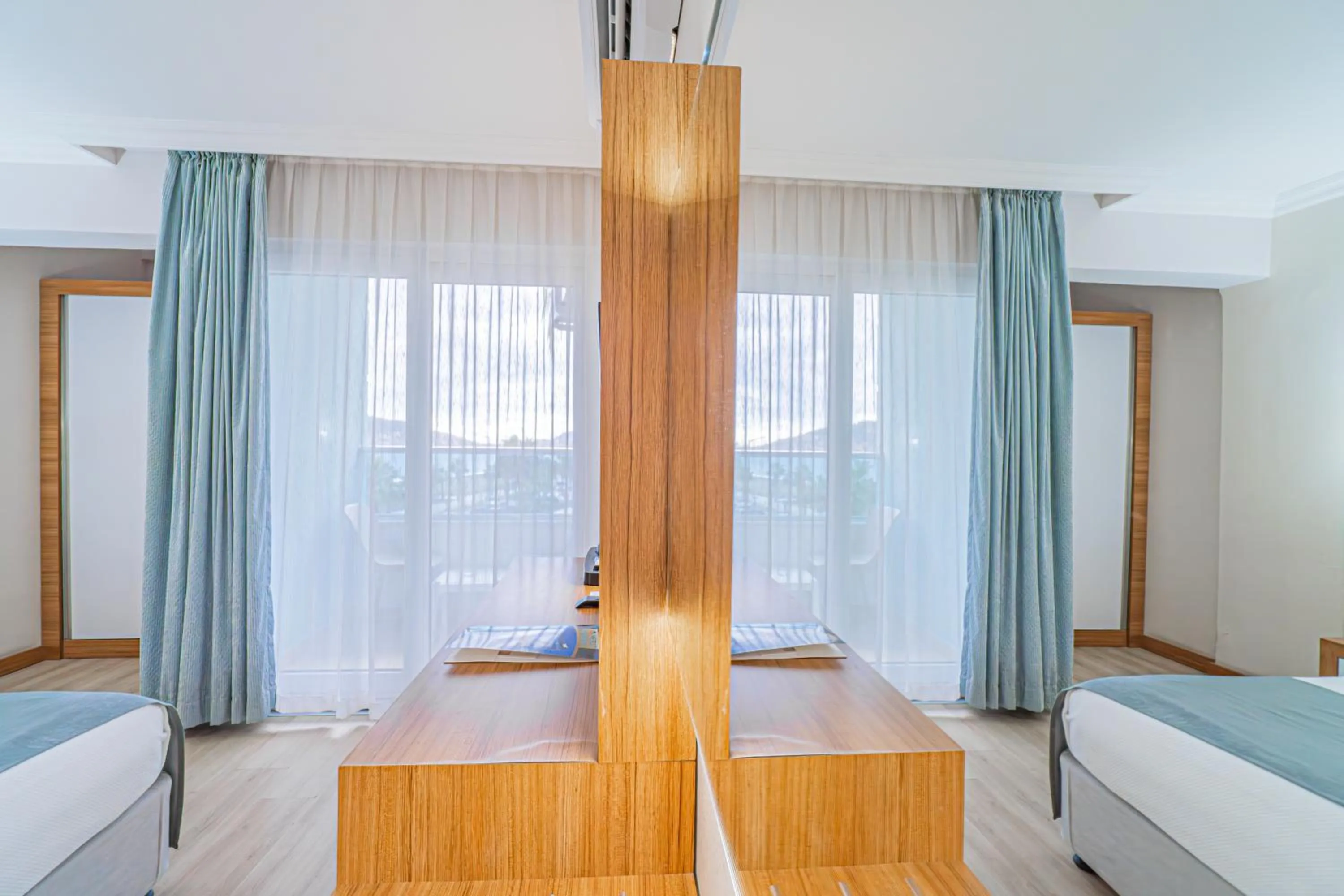 Property building, Bed in Mesut Hotel