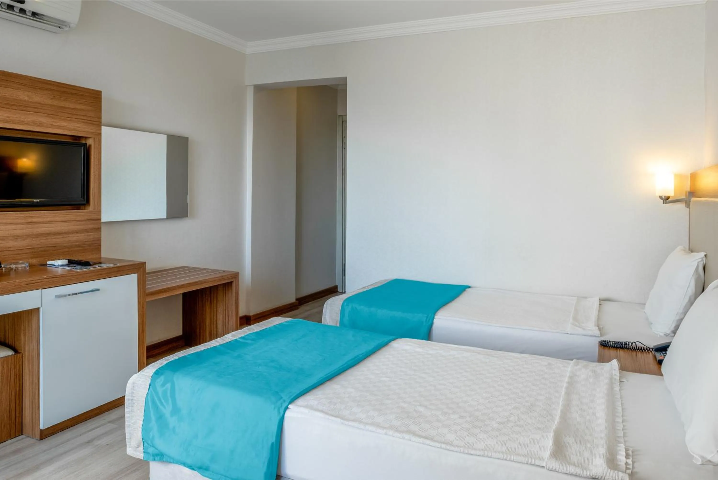 Photo of the whole room, Bed in Mesut Hotel