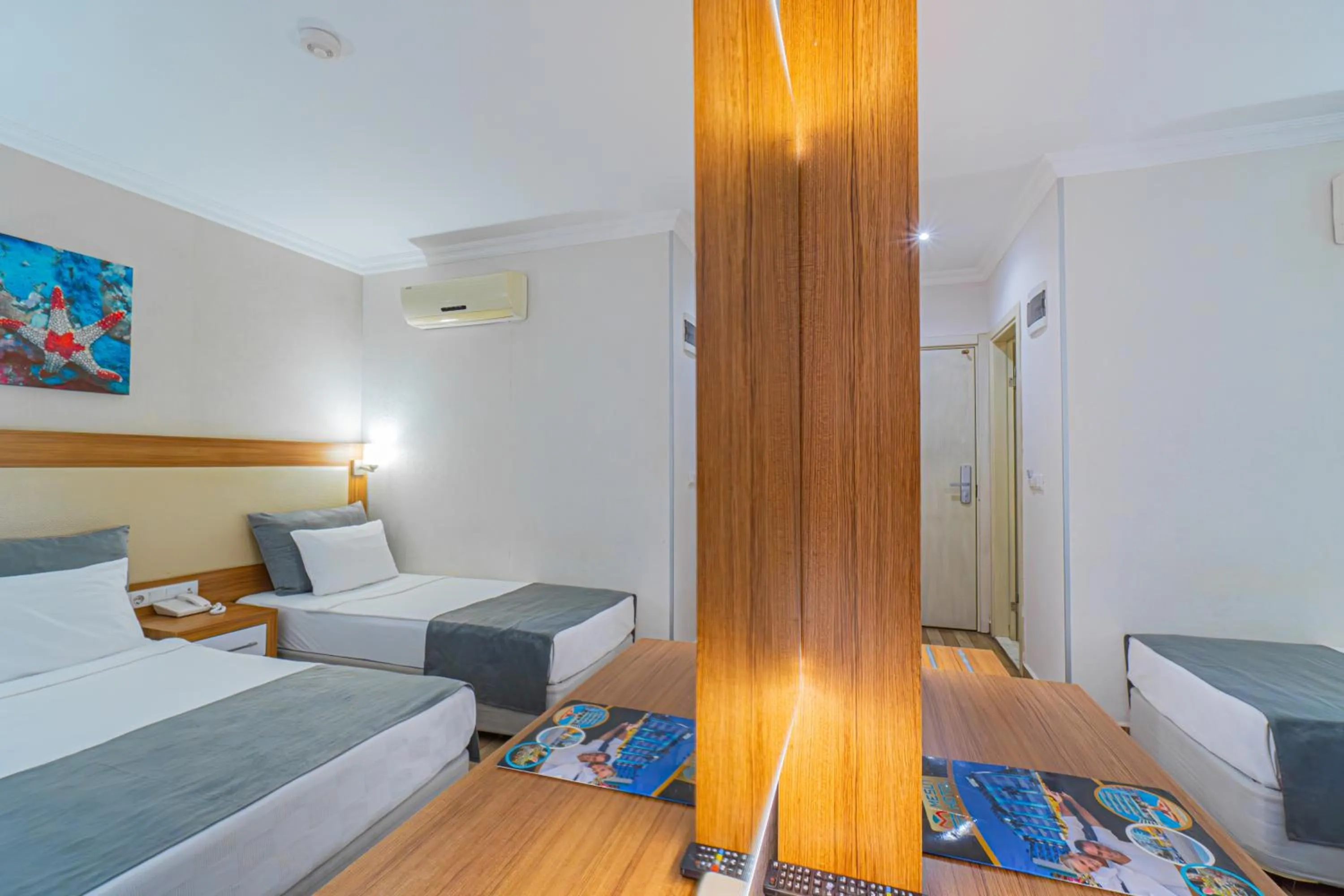 Property building, Bed in Mesut Hotel