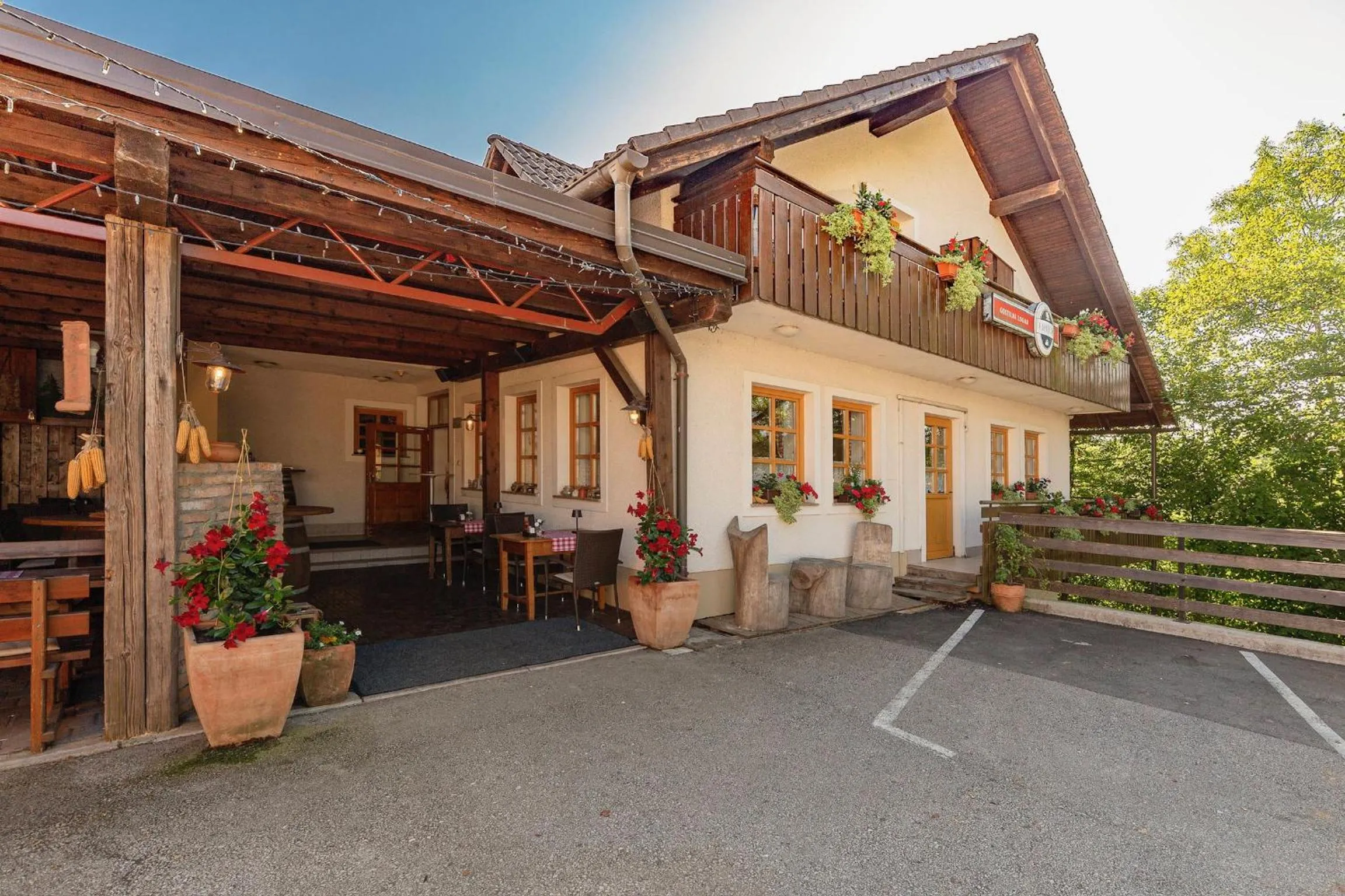 Property building in Gostilna Logar