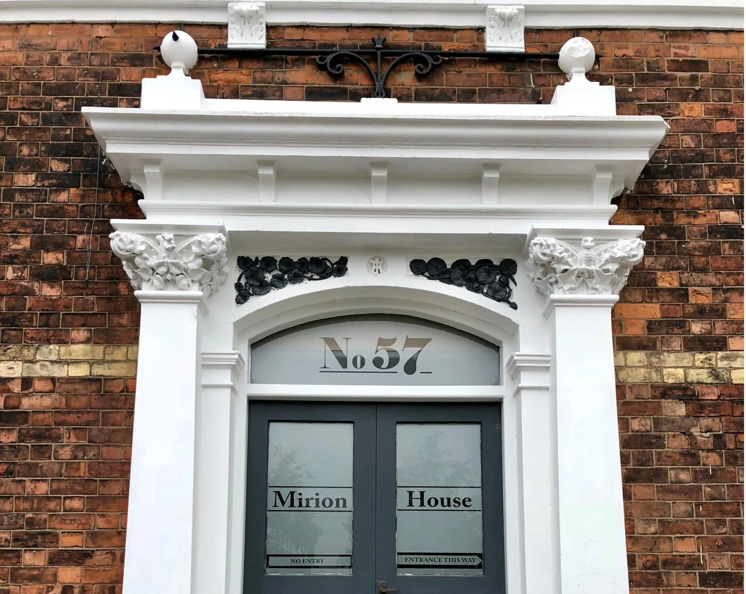 Facade/entrance in No57