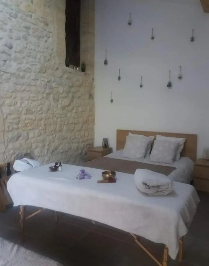 Massage, Bed in Le Cosy Cabarieu détente & spa