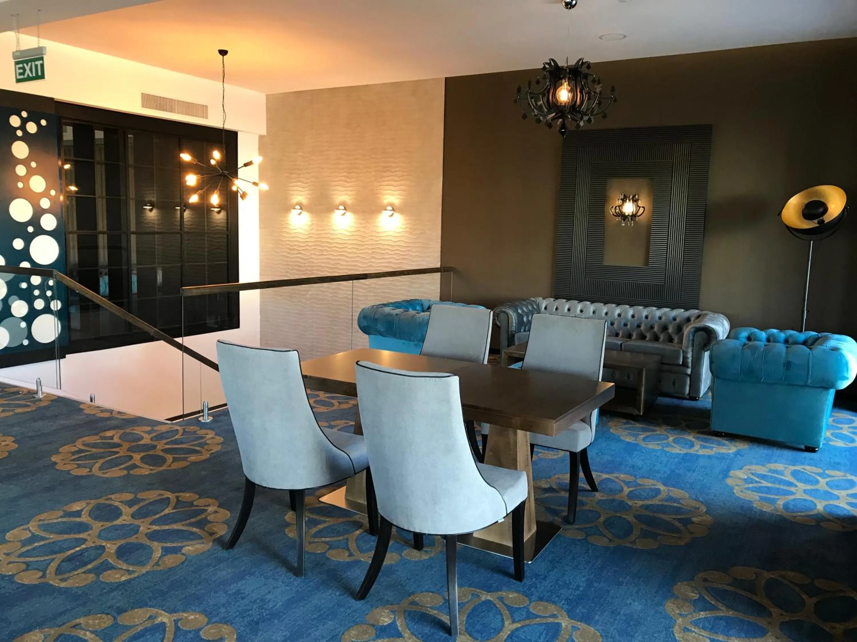 Restaurant/places to eat in Hotel Edma