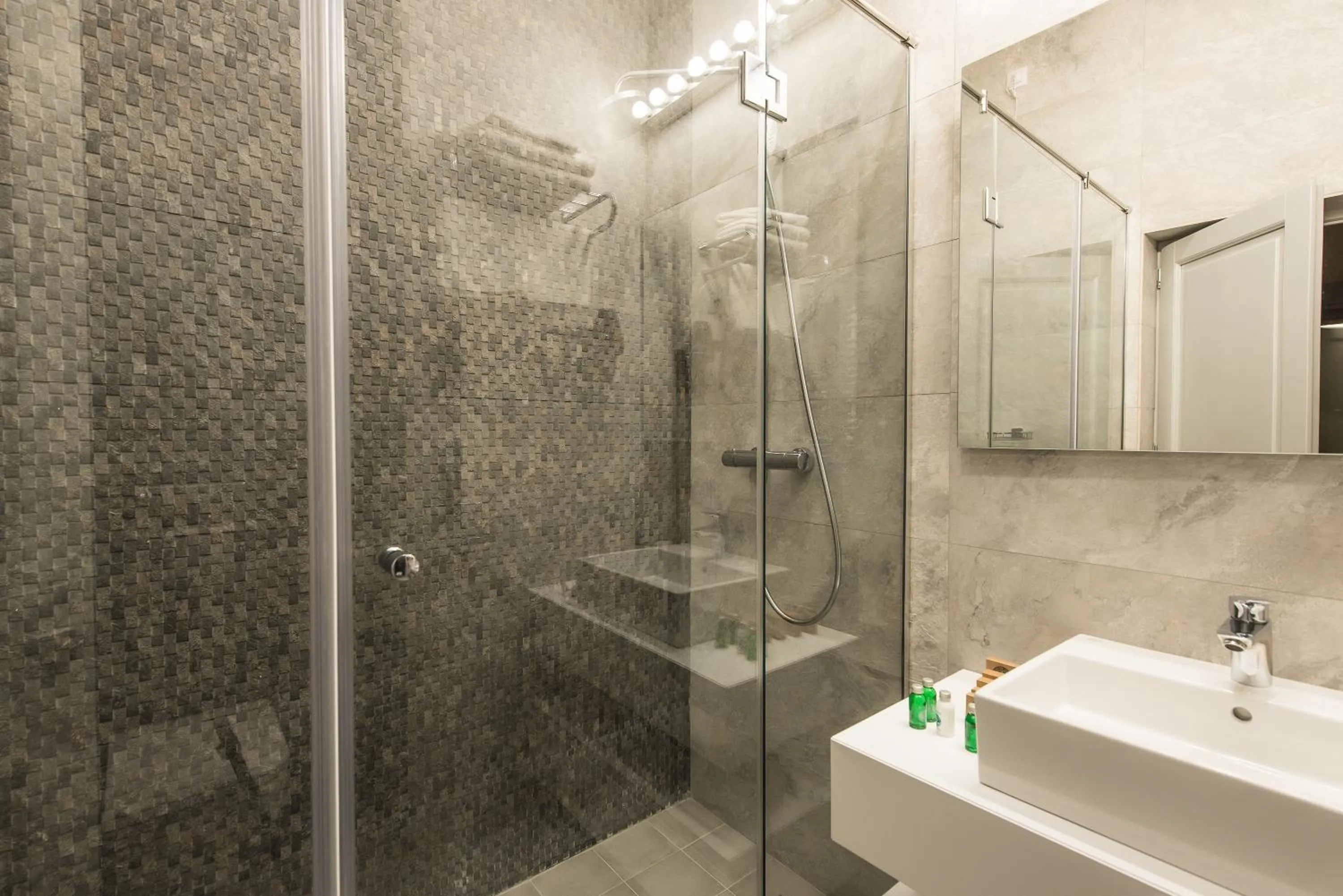 Bathroom in Hotel Edma