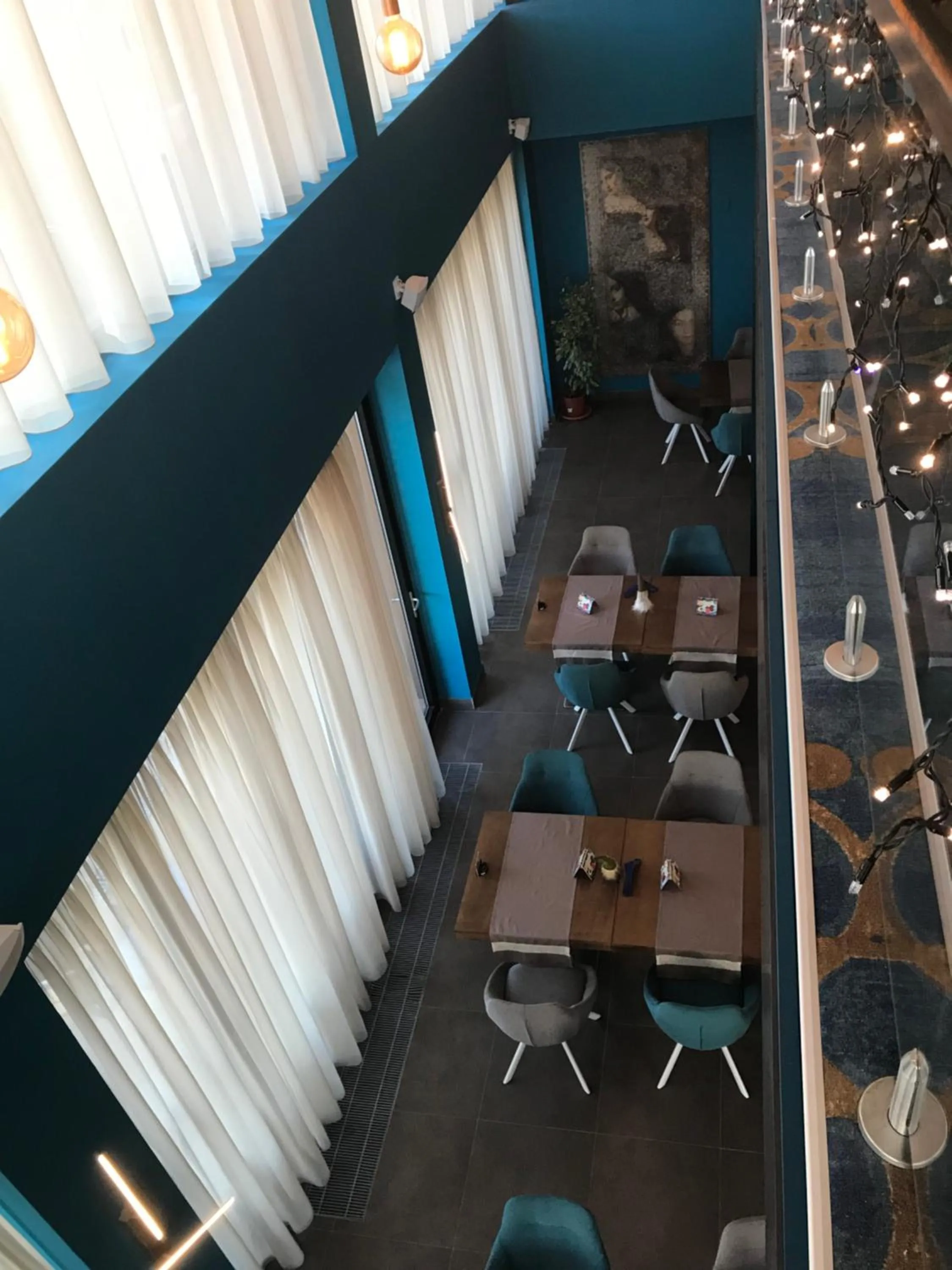 Restaurant/places to eat in Hotel Edma