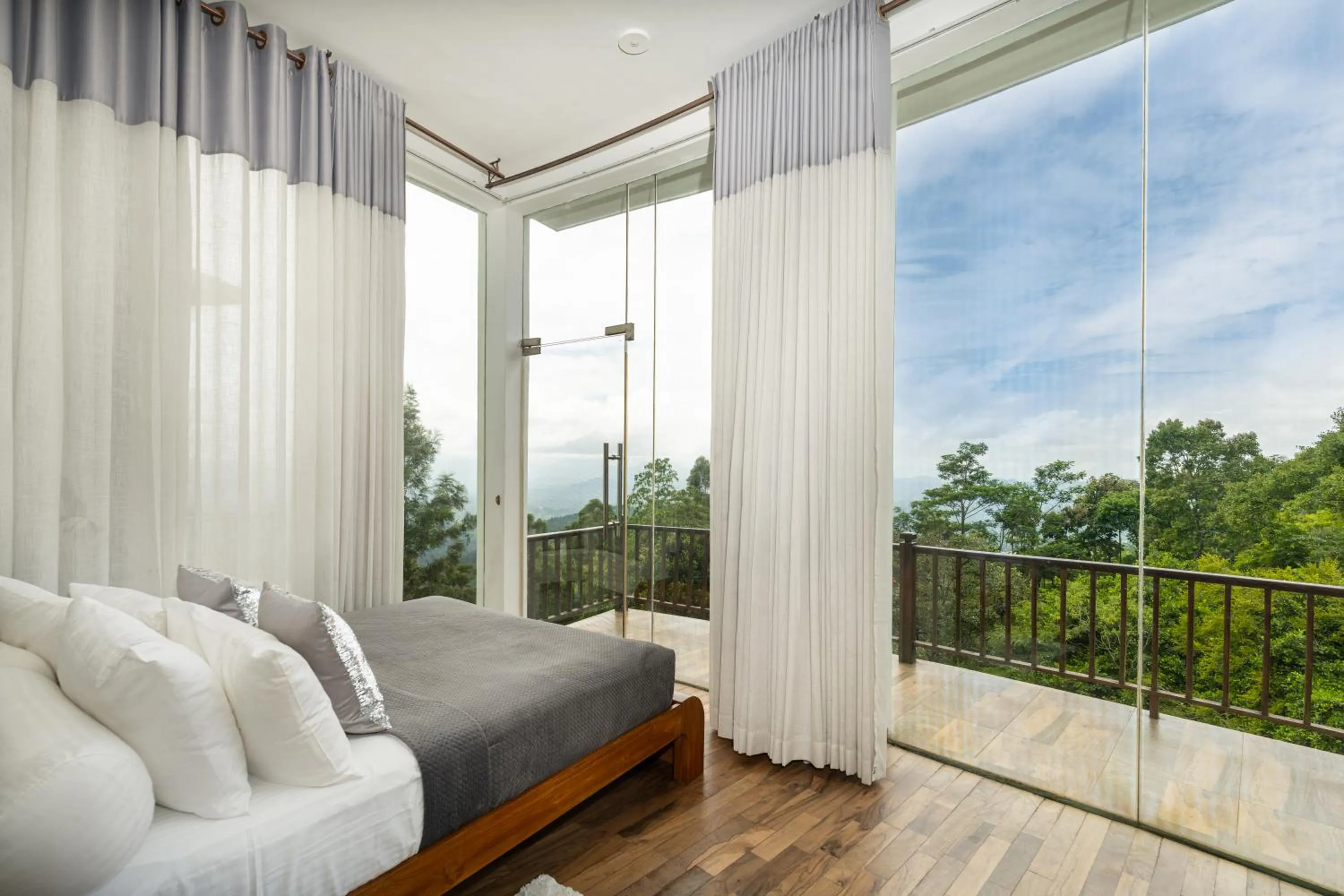 Deluxe Double Room with Balcony in Villa Vajrapani