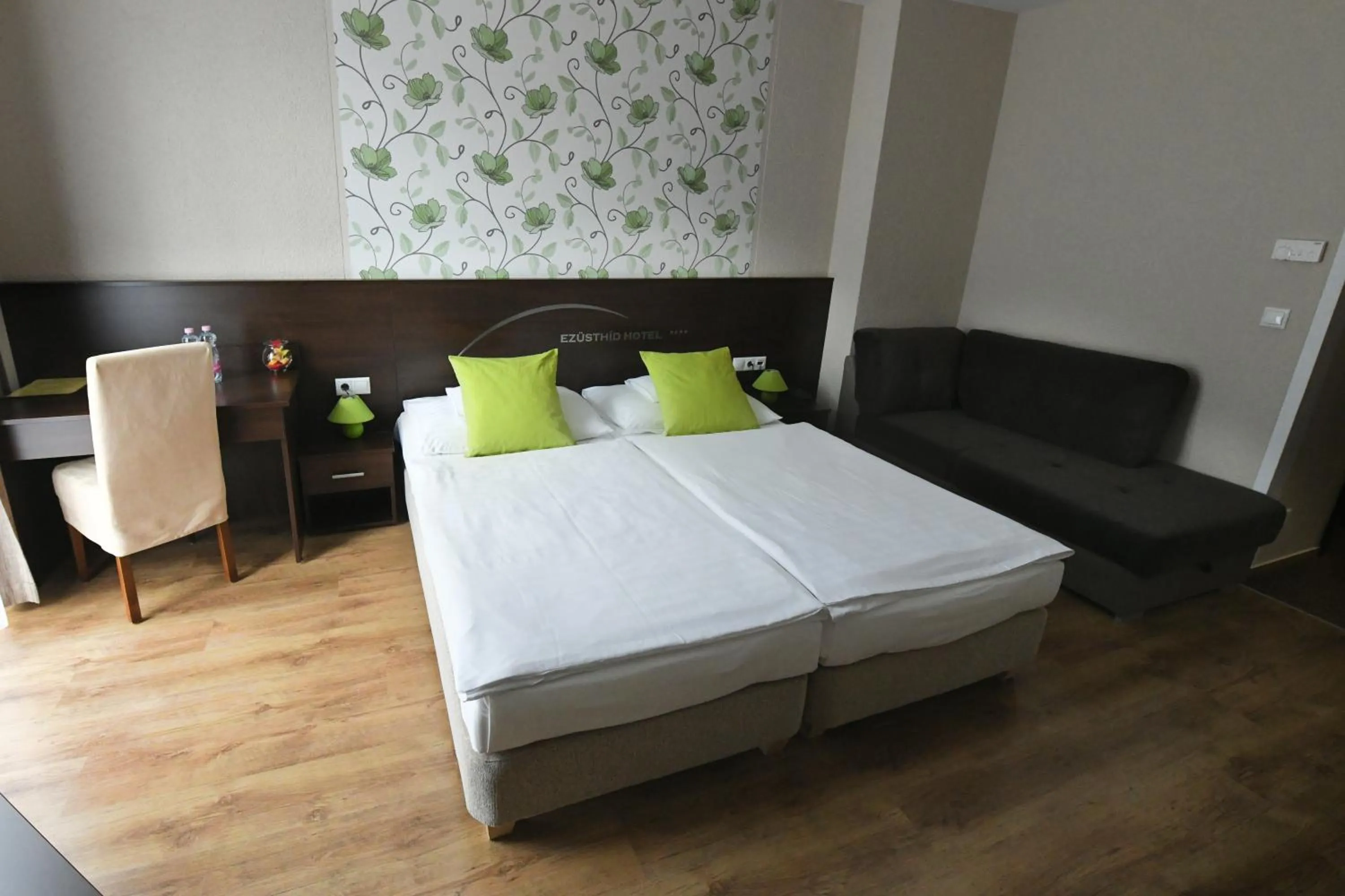 Bed in Ezüsthíd Hotel