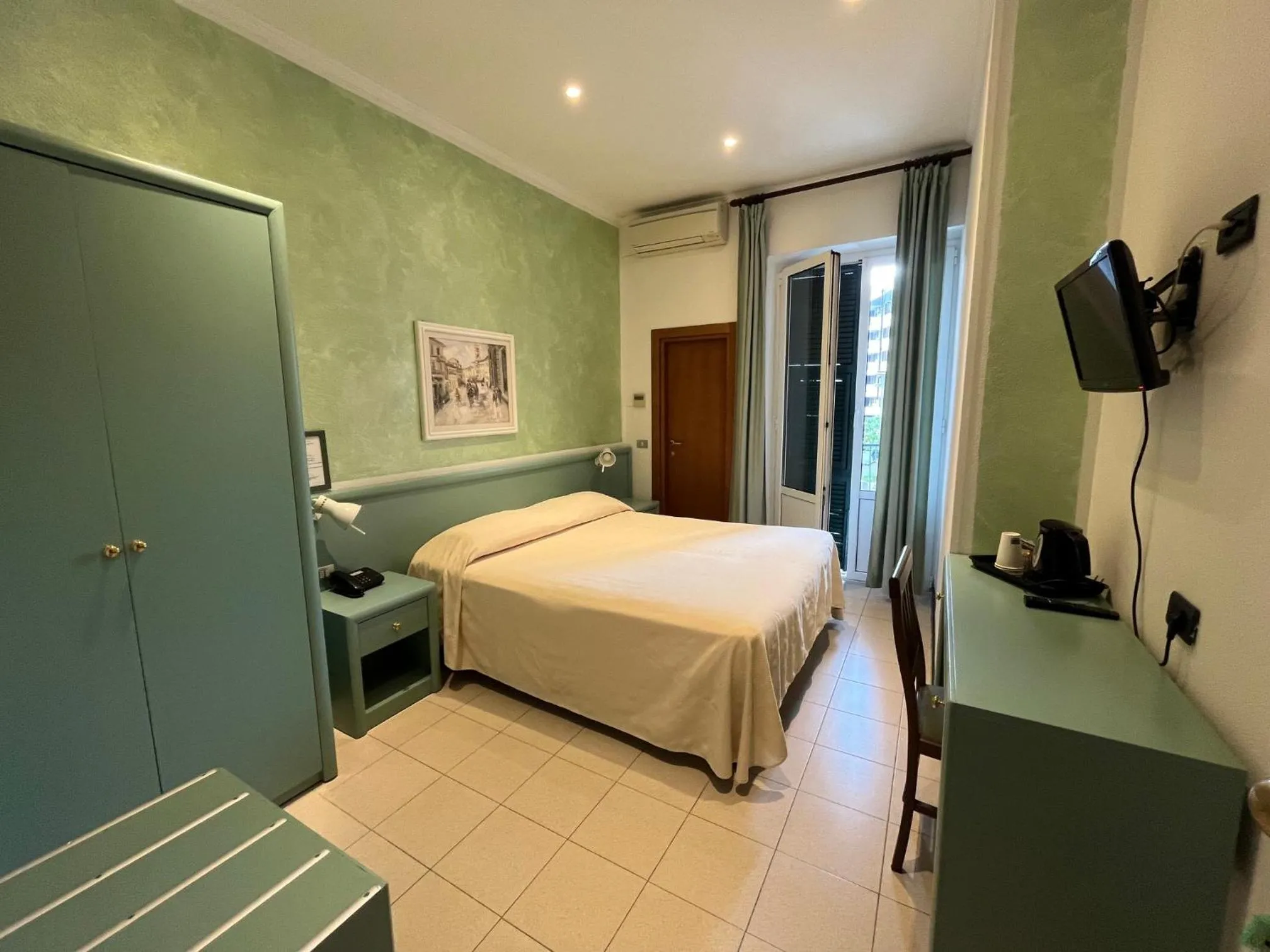 Bed in Hotel Marina