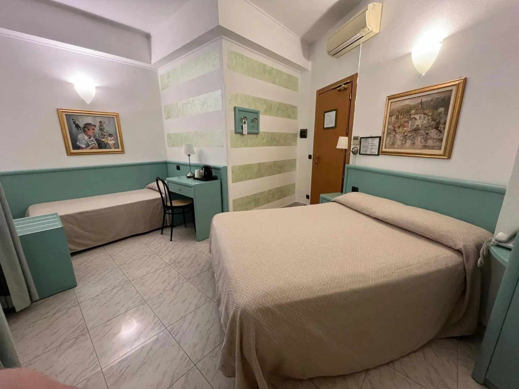 Triple Room in Hotel Marina Triple Room in Hotel Marina