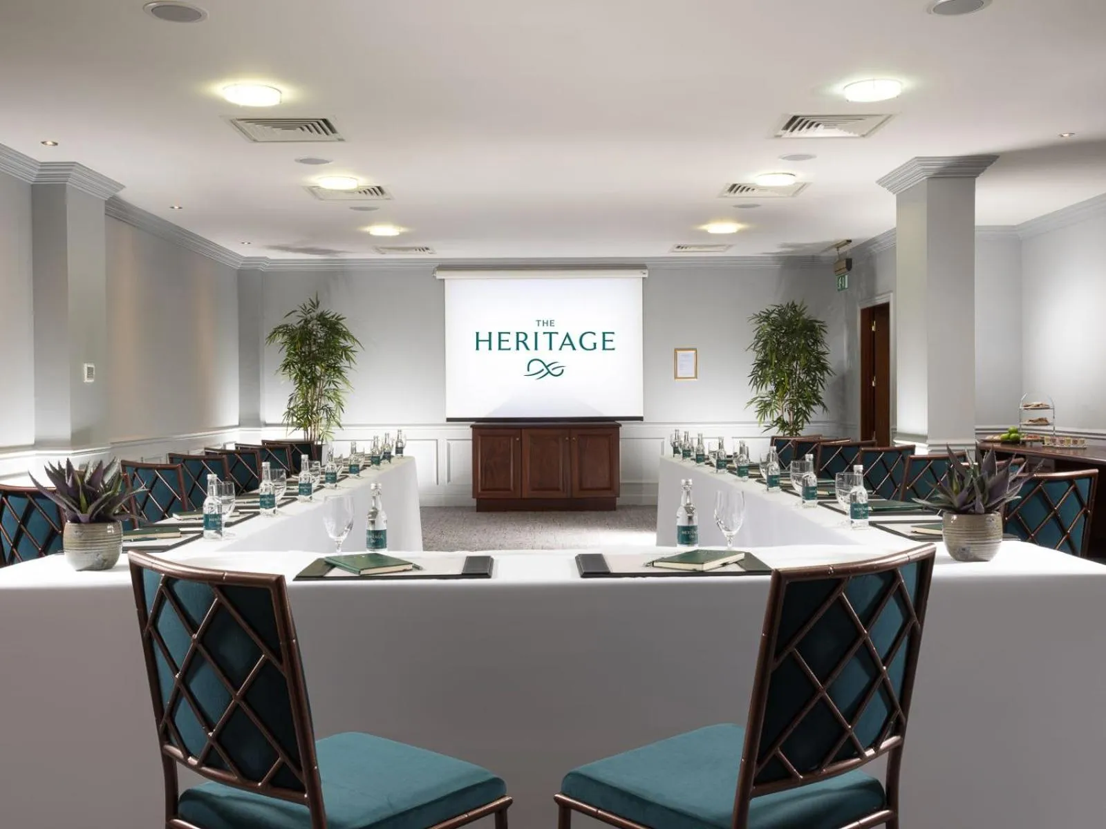 Business facilities in The Heritage