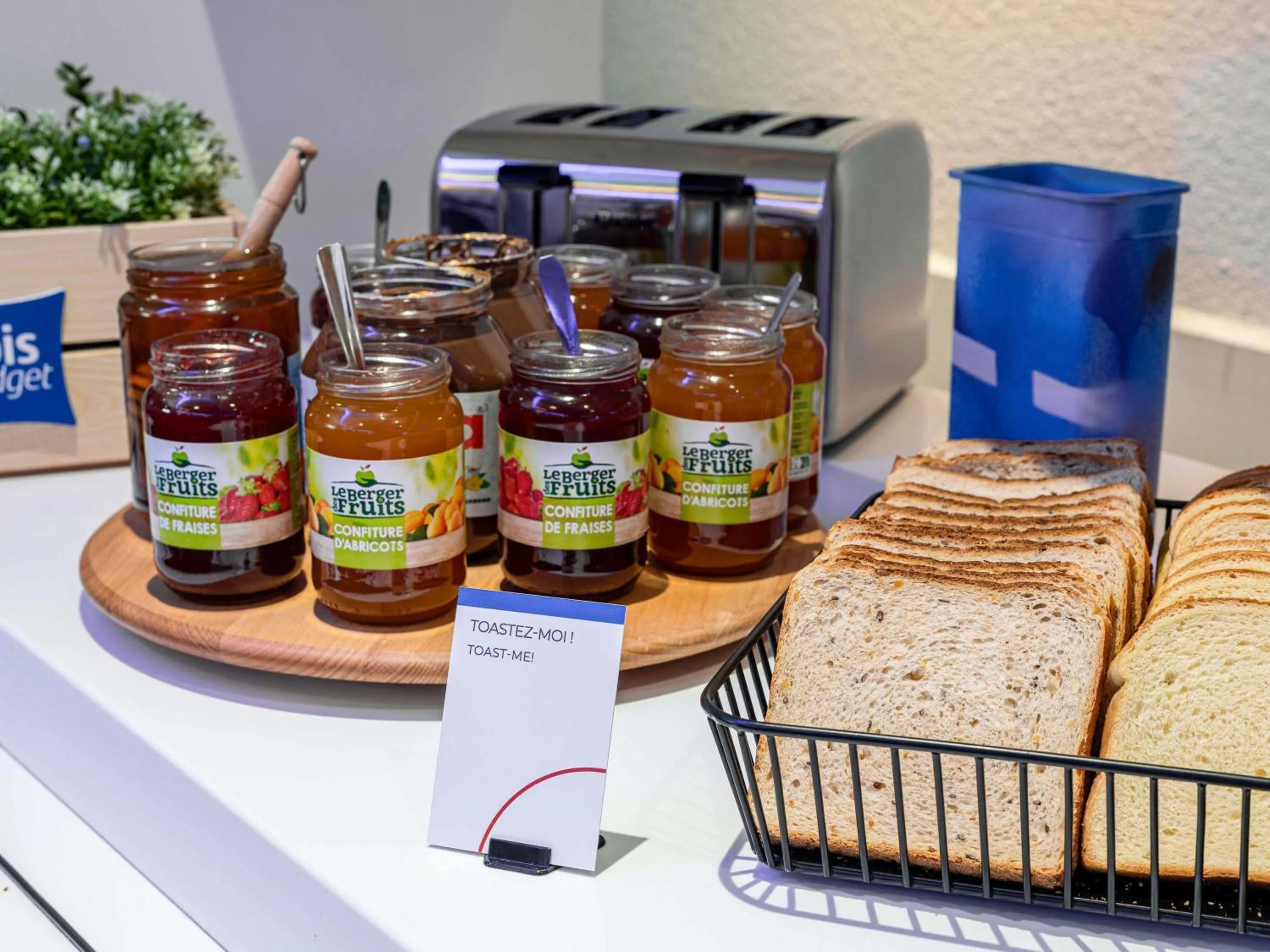 Breakfast in ibis budget Besançon Ecole Valentin