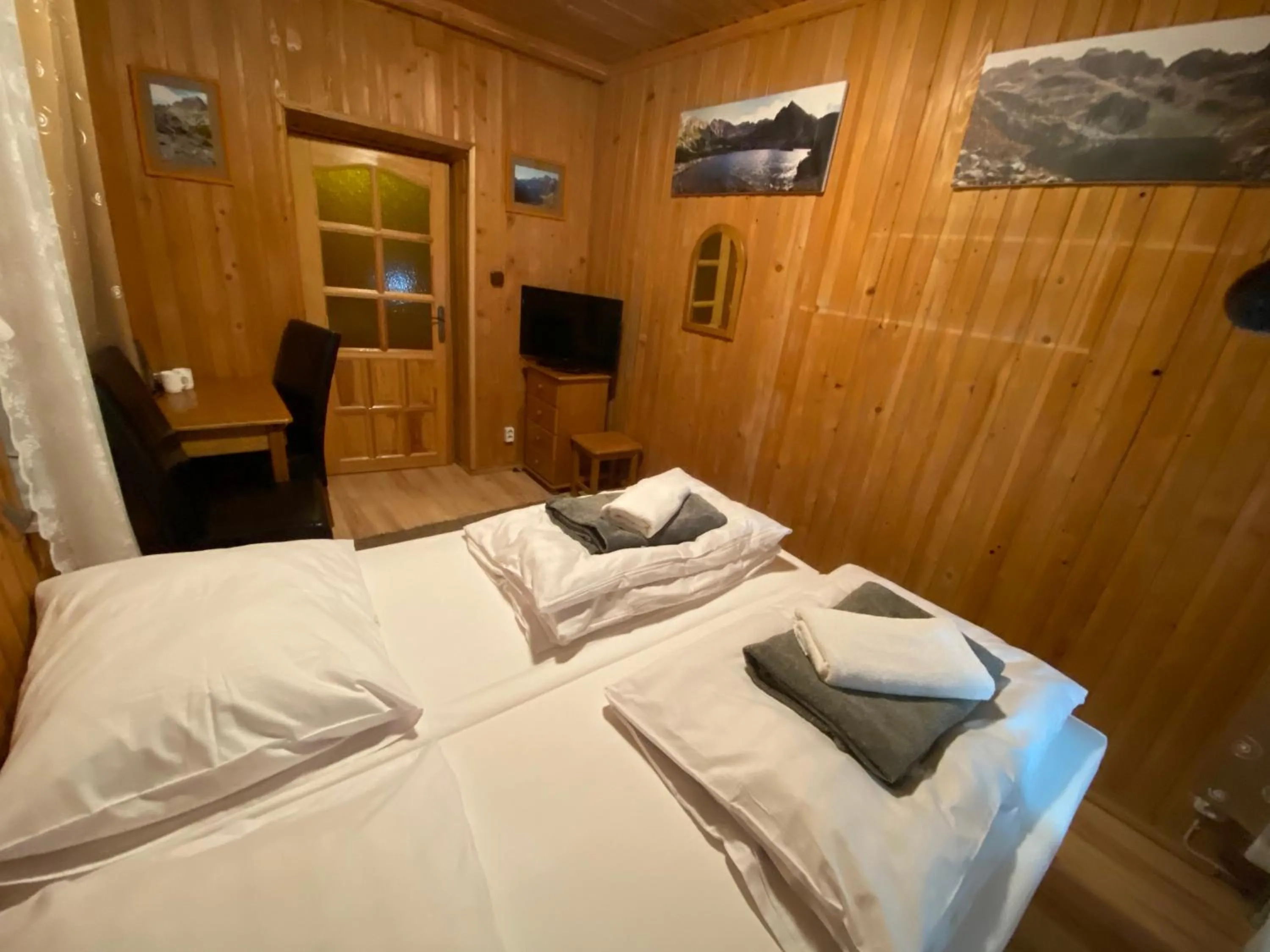 Photo of the whole room, Bed in Rusałka