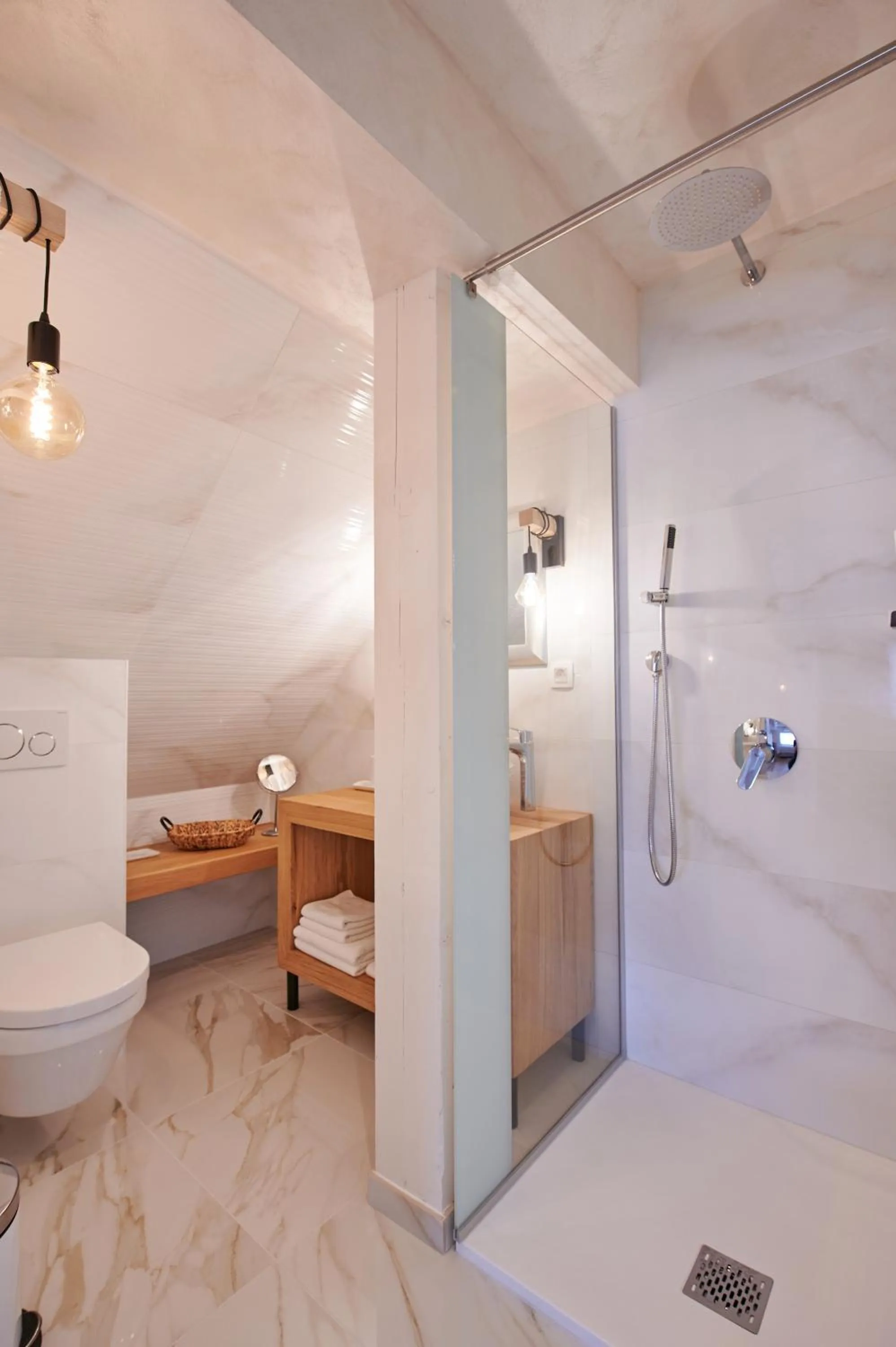 Shower, Bed in Hiša Ančka, Boutique Hotel & Maja Rooms