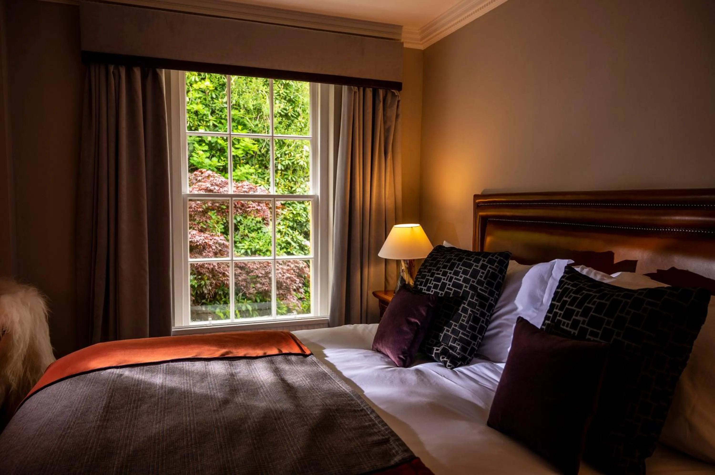 Bed in Knipoch House Hotel