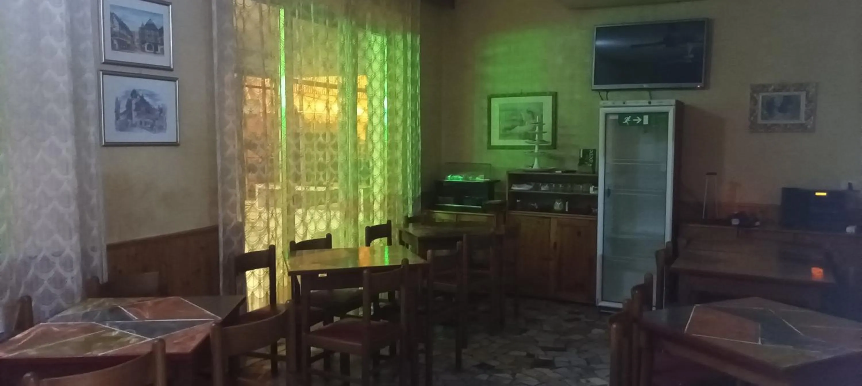 Restaurant/places to eat in Villa Lavinia