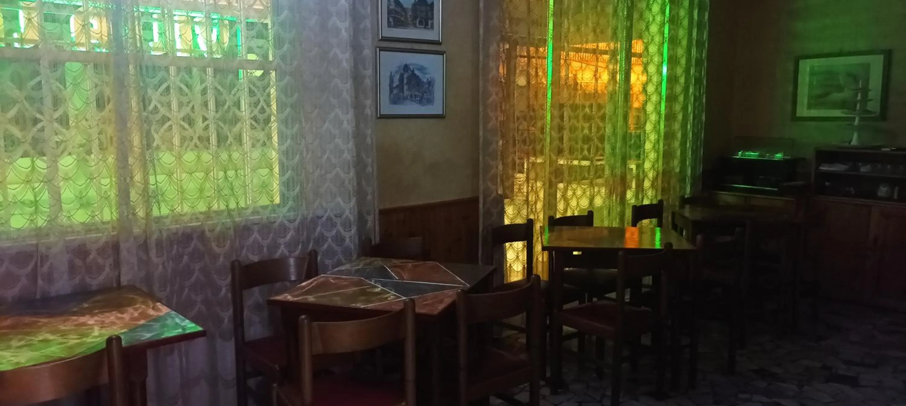 Restaurant/places to eat in Villa Lavinia