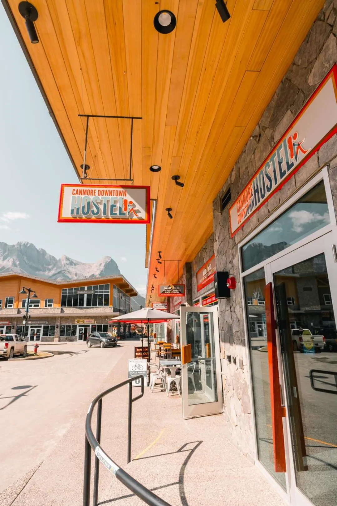 Restaurant/places to eat in Canmore Downtown Hostel