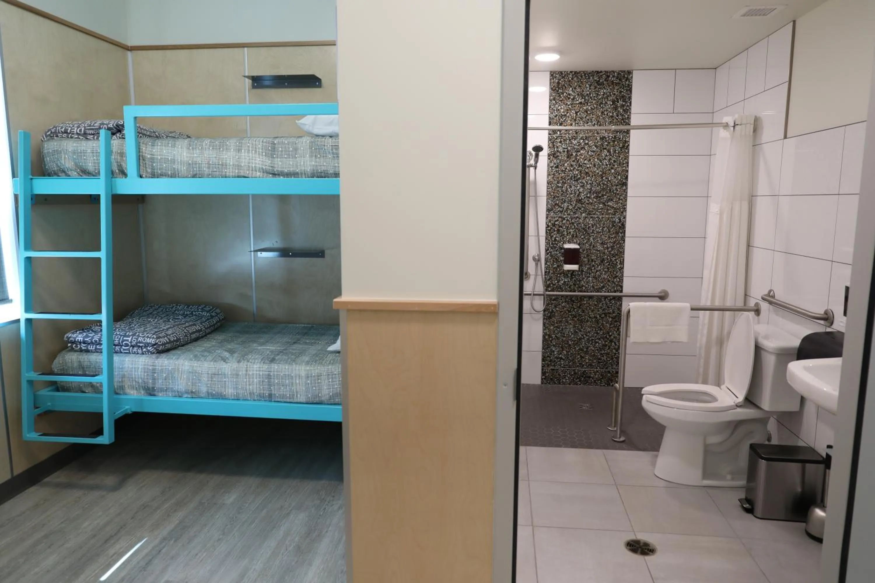 Shower, Bed in Canmore Downtown Hostel