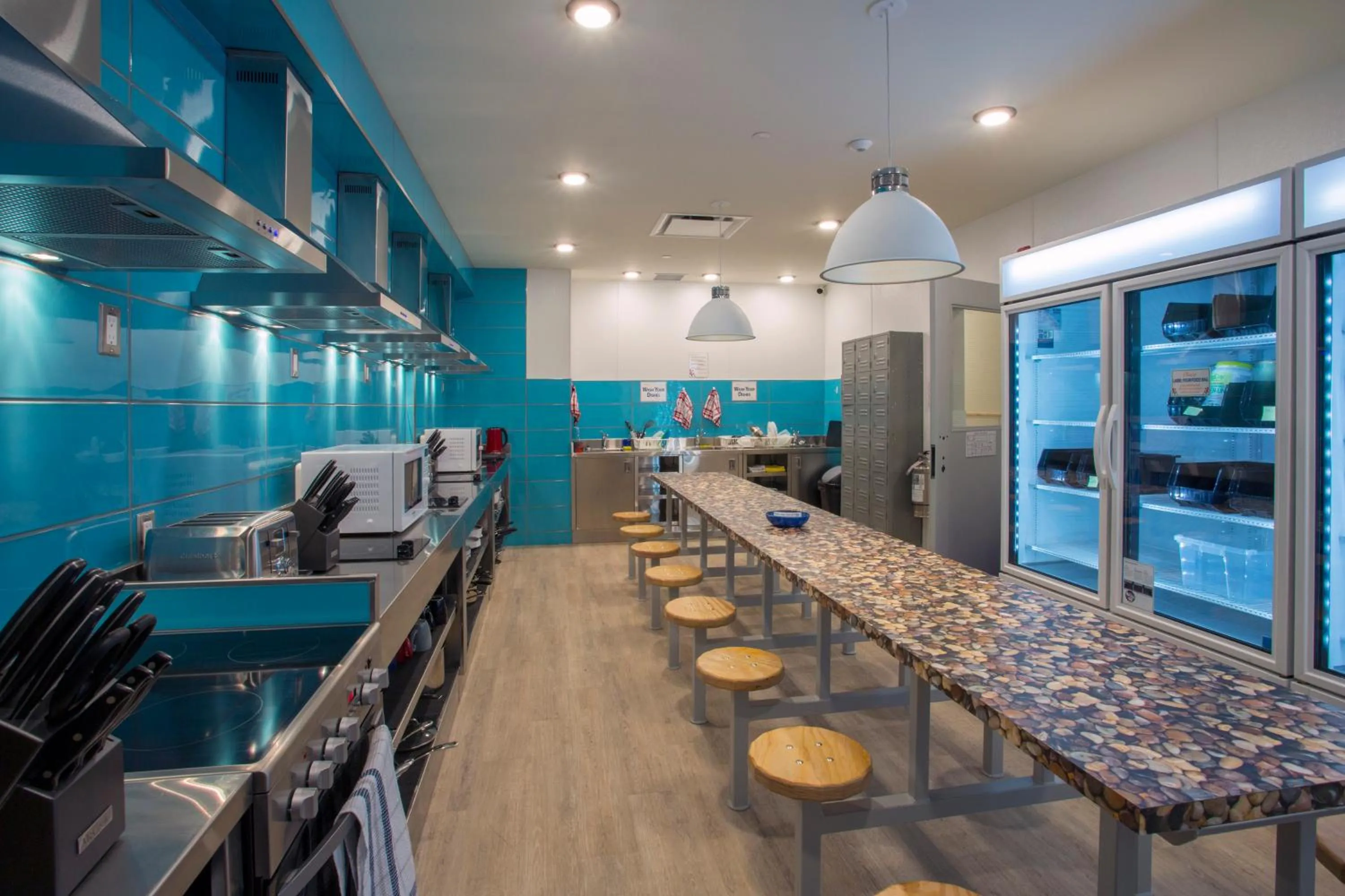 Communal kitchen in Canmore Downtown Hostel