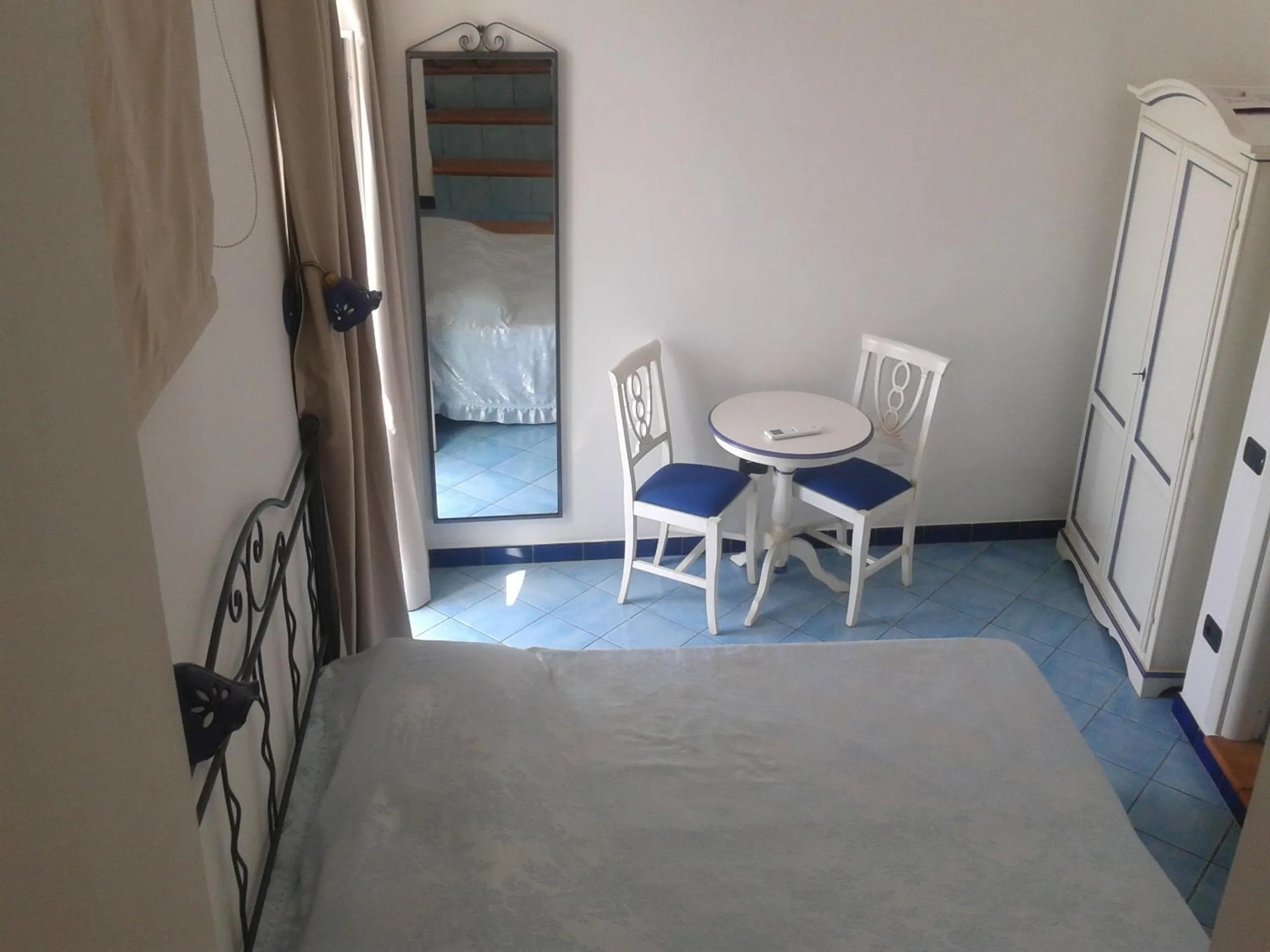 Photo of the whole room in B&B Il Porticciolo di Amalfi