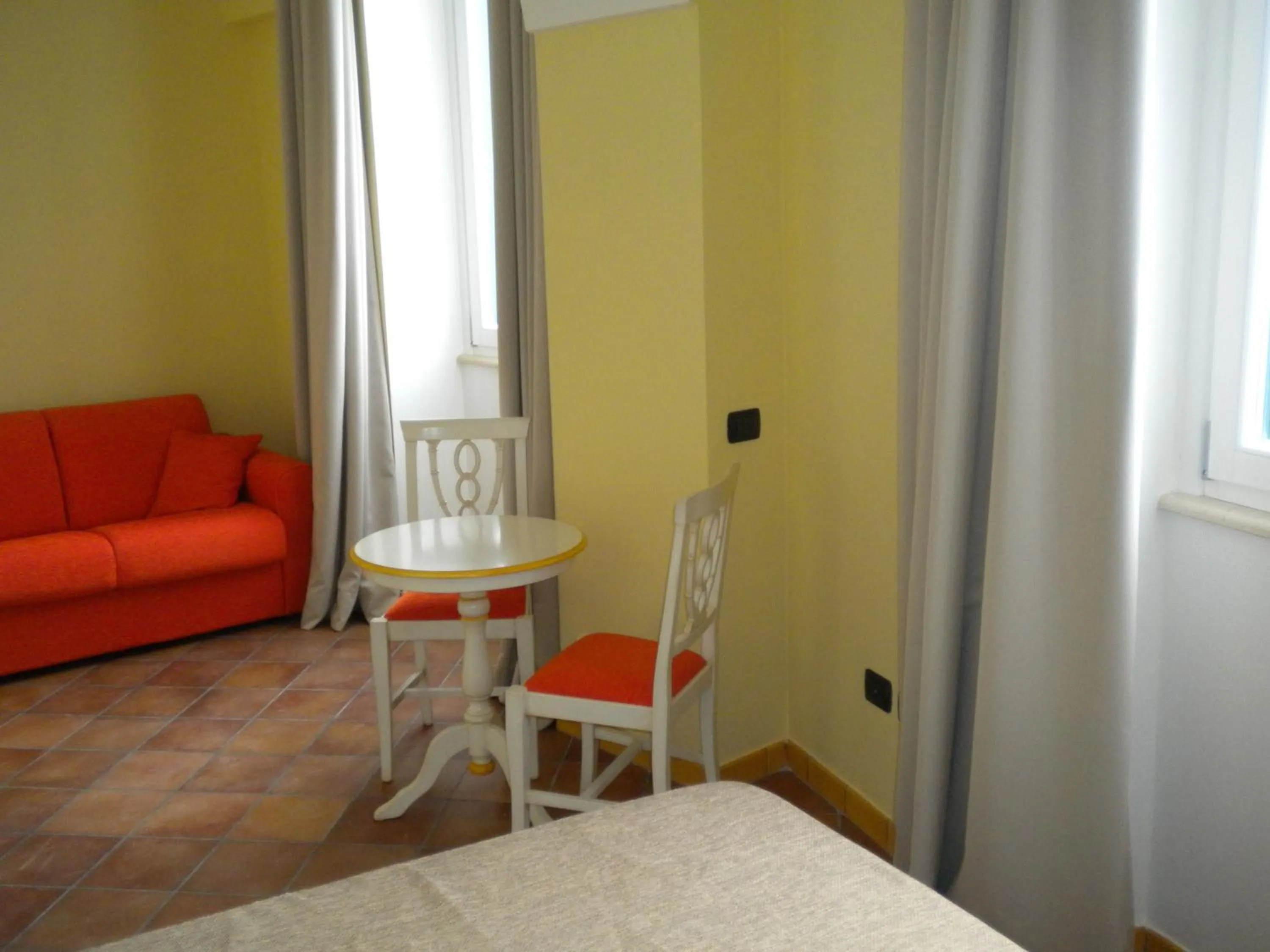 Seating area in B&B Il Porticciolo di Amalfi