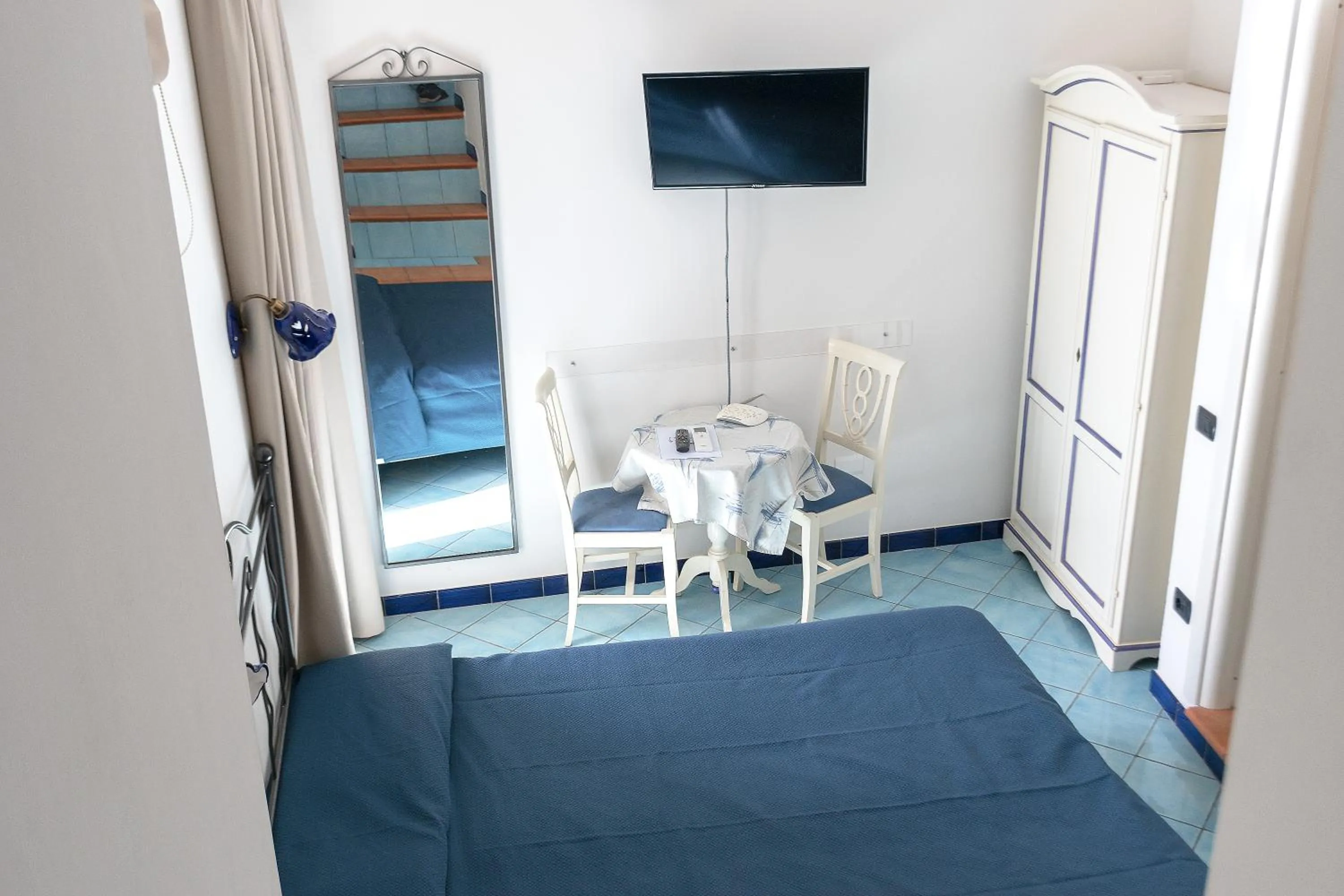 Photo of the whole room in B&B Il Porticciolo di Amalfi