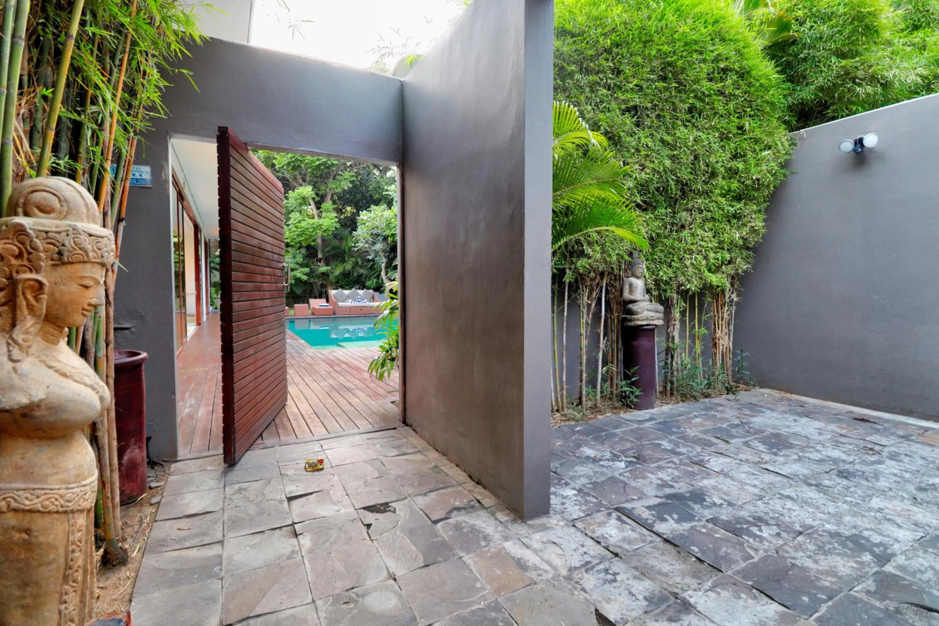 Garden view in Beach Axis Villa, Seminyak