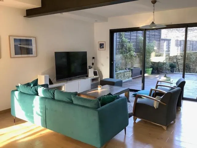 Living room in LE BEAU REPAIRE, chambres d'hôtes, quartier historique, 1 à 3 chambres, étage indépendant