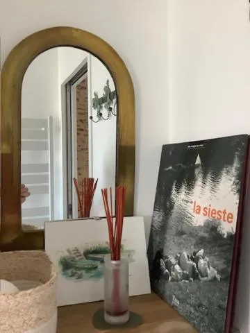 Decorative detail in LE BEAU REPAIRE, chambres d'hôtes, quartier historique, 1 à 3 chambres, étage indépendant