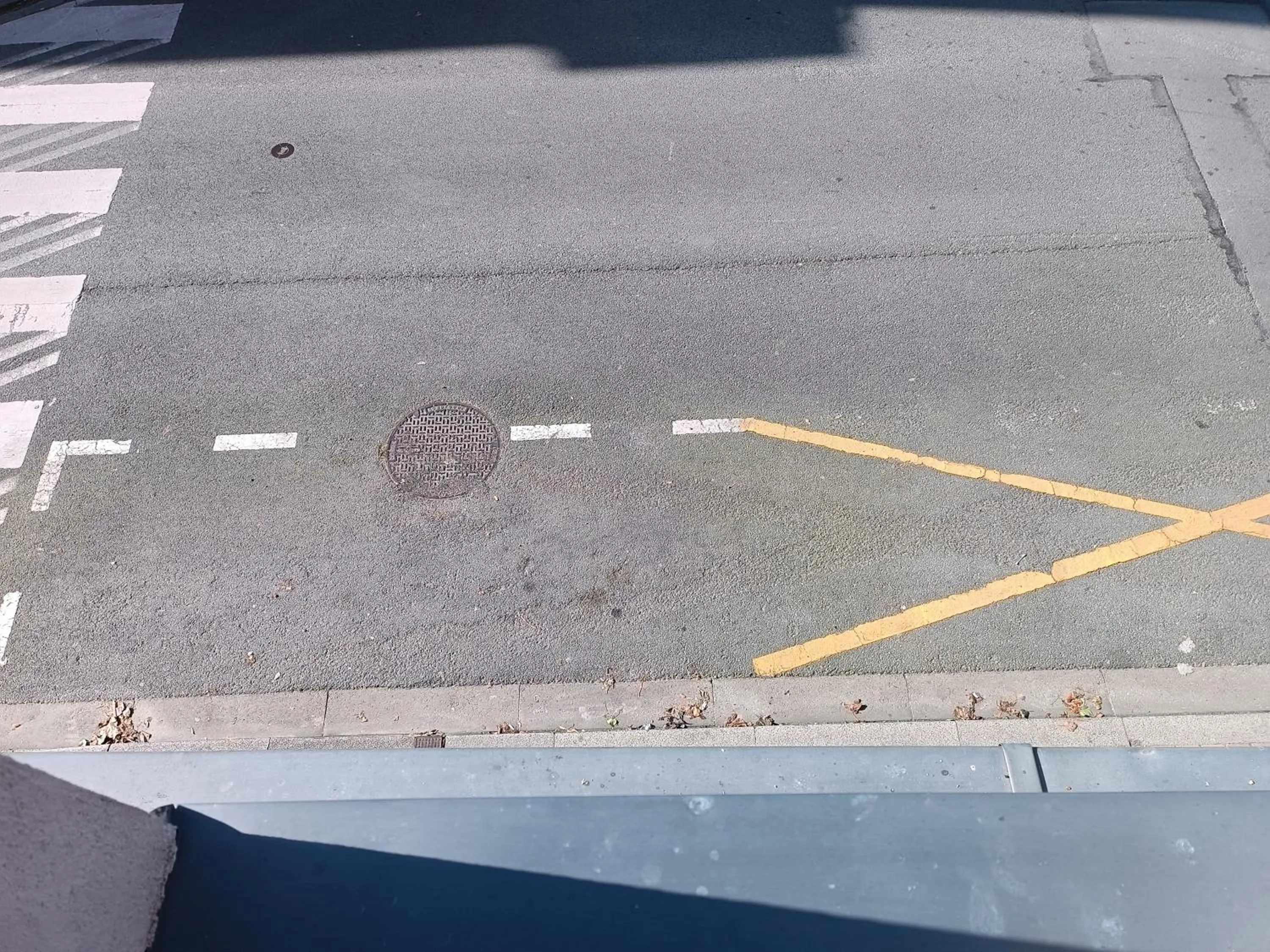 Parking in LE BEAU REPAIRE, chambres d'hôtes, quartier historique, 1 à 3 chambres, étage indépendant