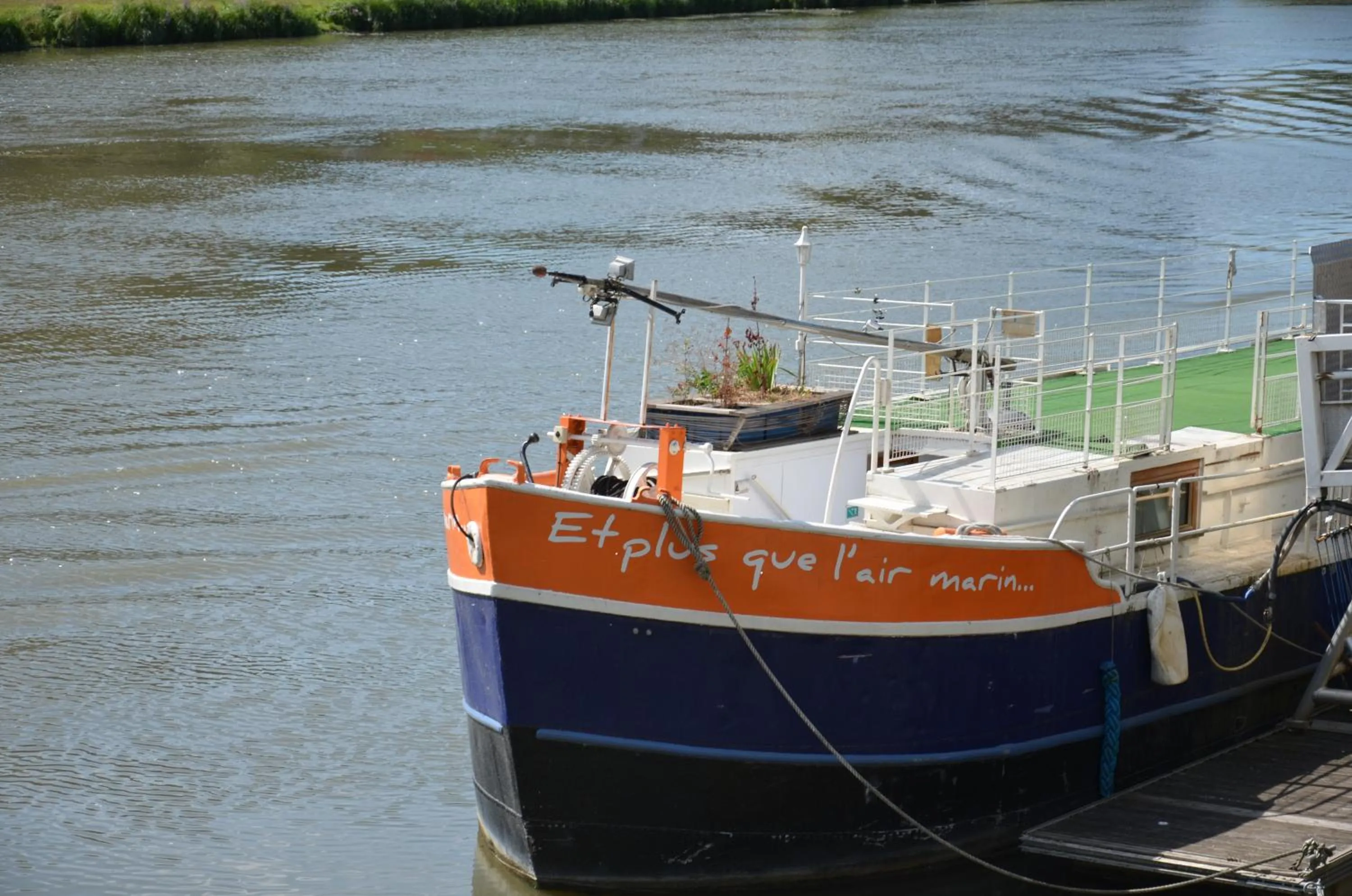 Neighbourhood in LE BEAU REPAIRE, chambres d'hôtes, quartier historique, 1 à 3 chambres, étage indépendant