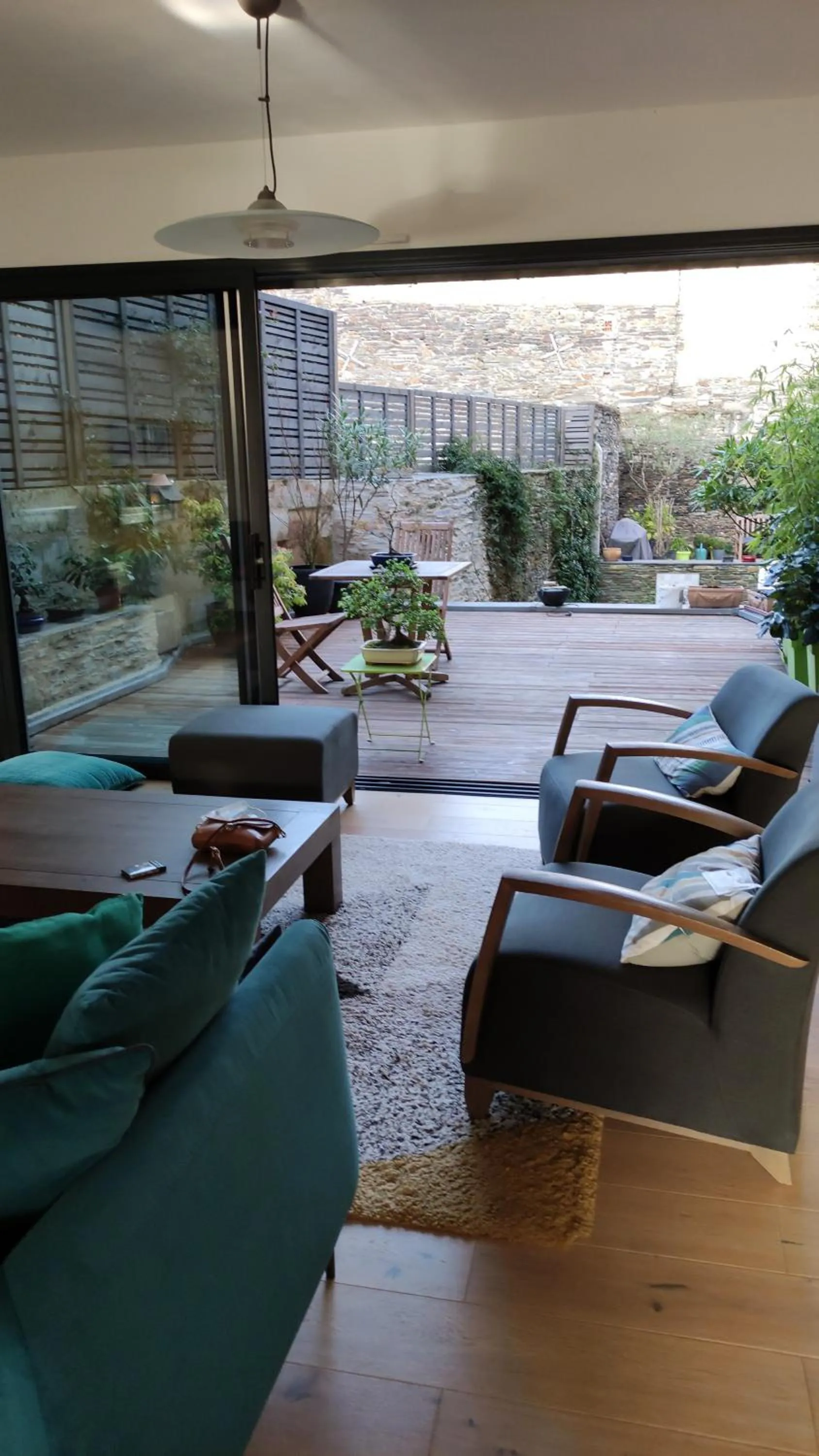 Patio in LE BEAU REPAIRE, chambres d'hôtes, quartier historique, 1 à 3 chambres, étage indépendant