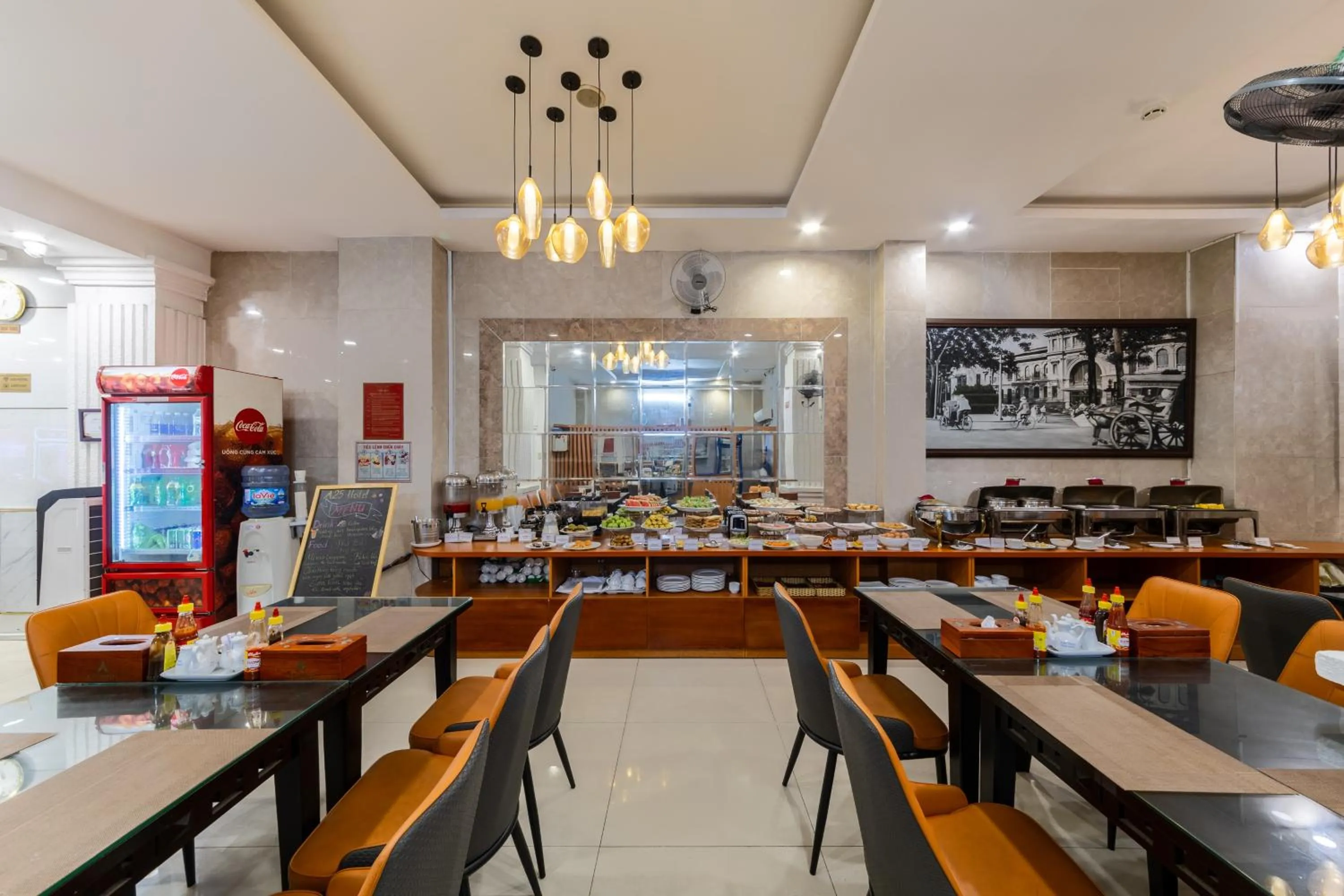 Restaurant/places to eat in A25 Hotel - 274 Đề Thám