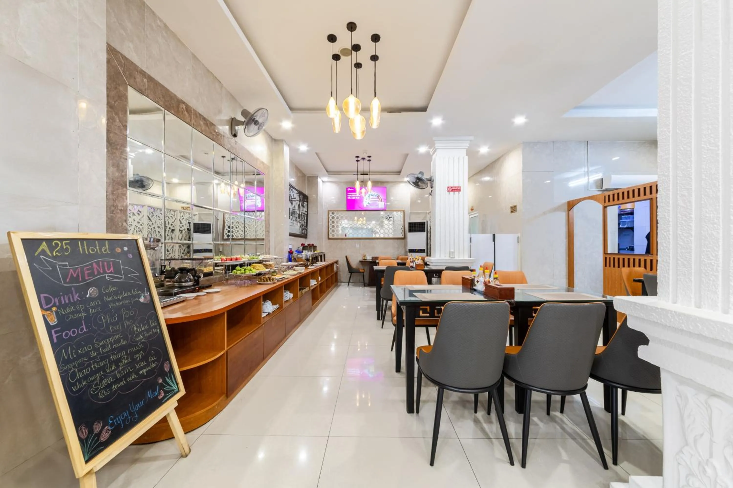 Restaurant/places to eat in A25 Hotel - 274 Đề Thám