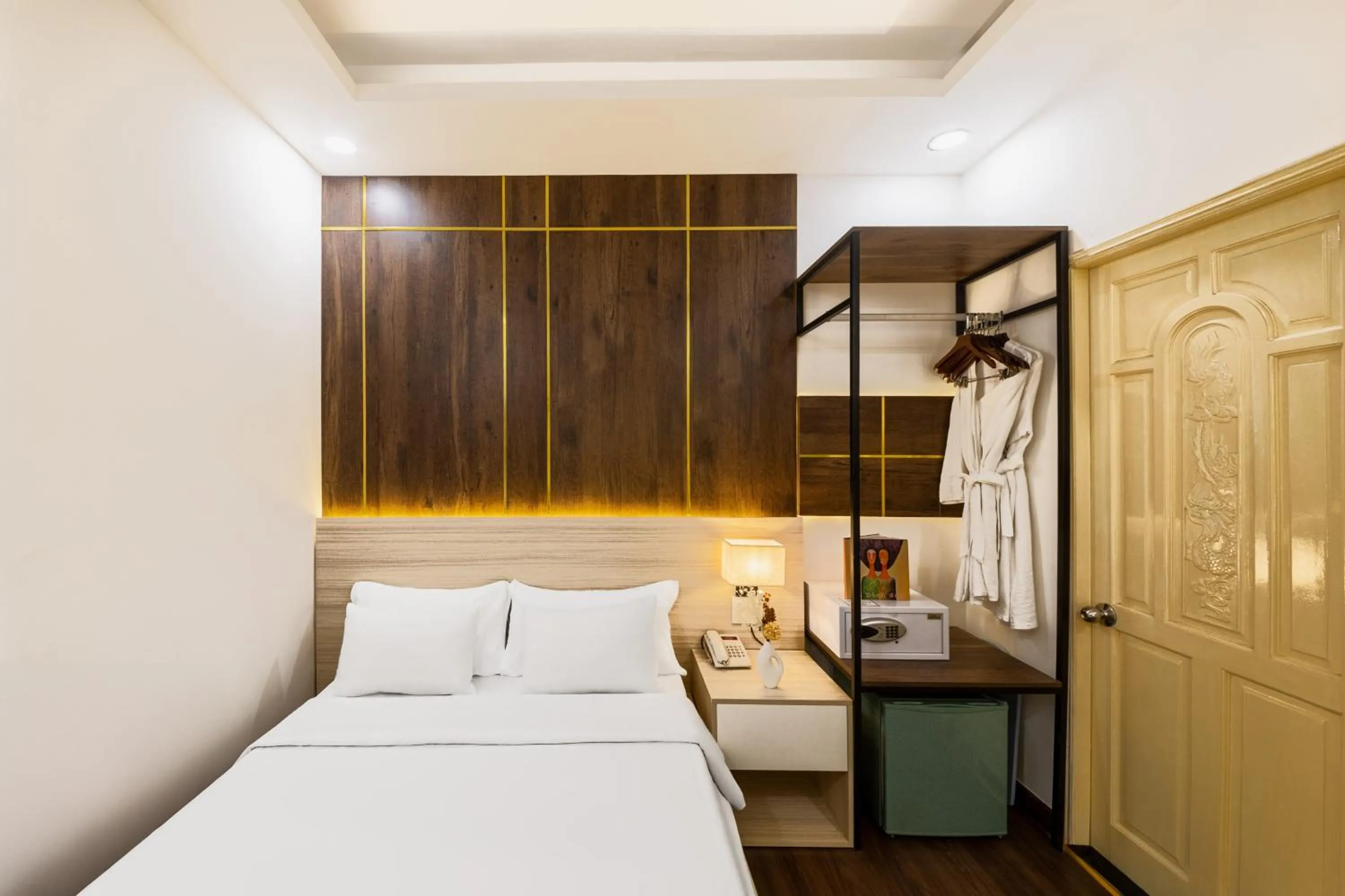 Bedroom, Bed in A25 Hotel - 274 Đề Thám