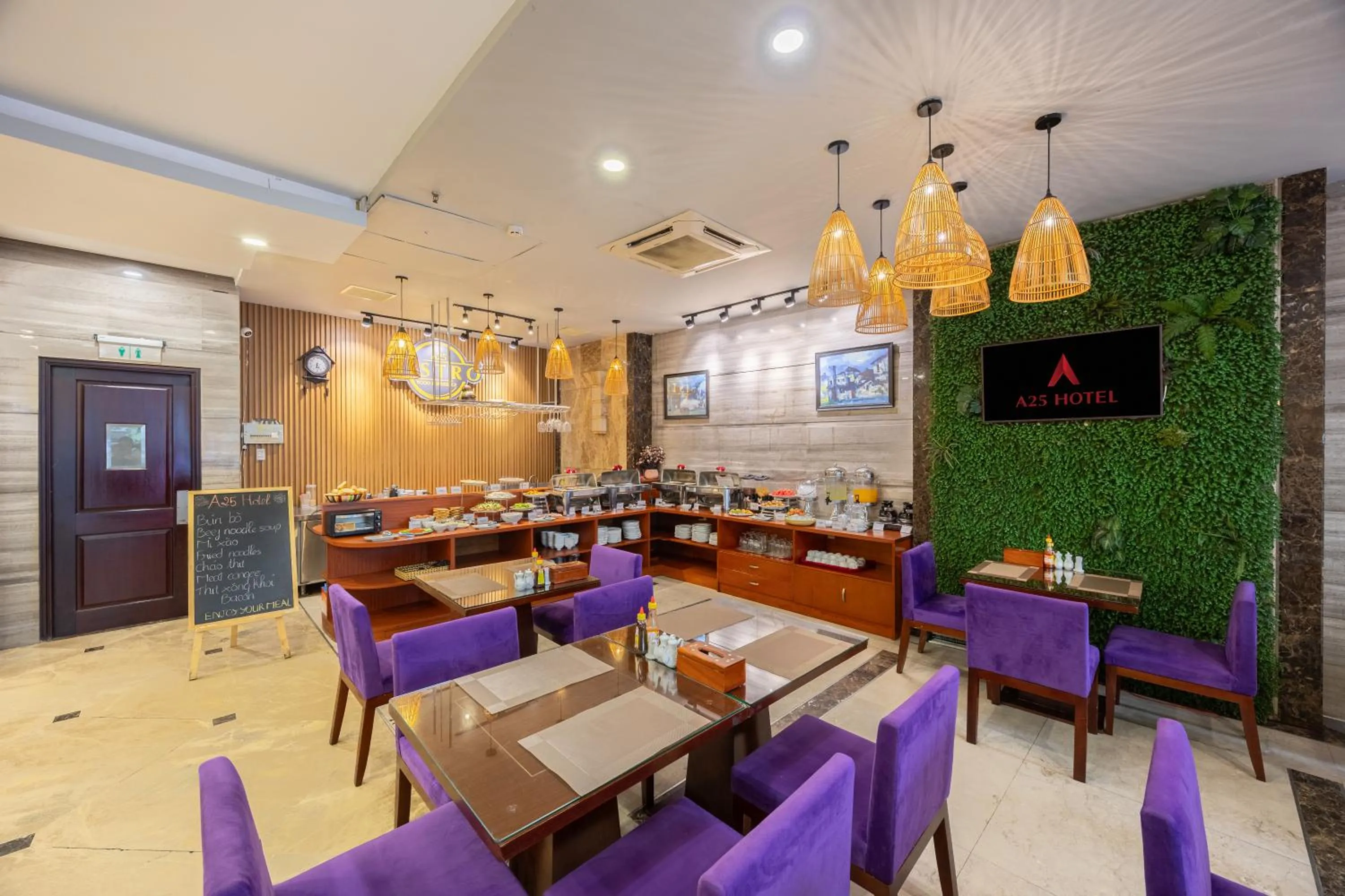 Restaurant/places to eat in A25 Hotel - 180 Nguyễn Trãi