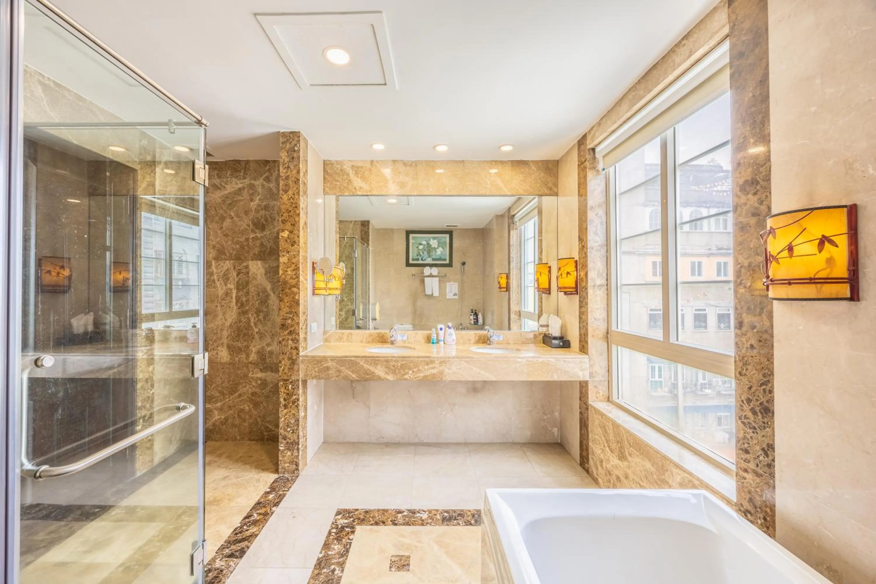 Shower in A25 Hotel - 180 Nguyễn Trãi