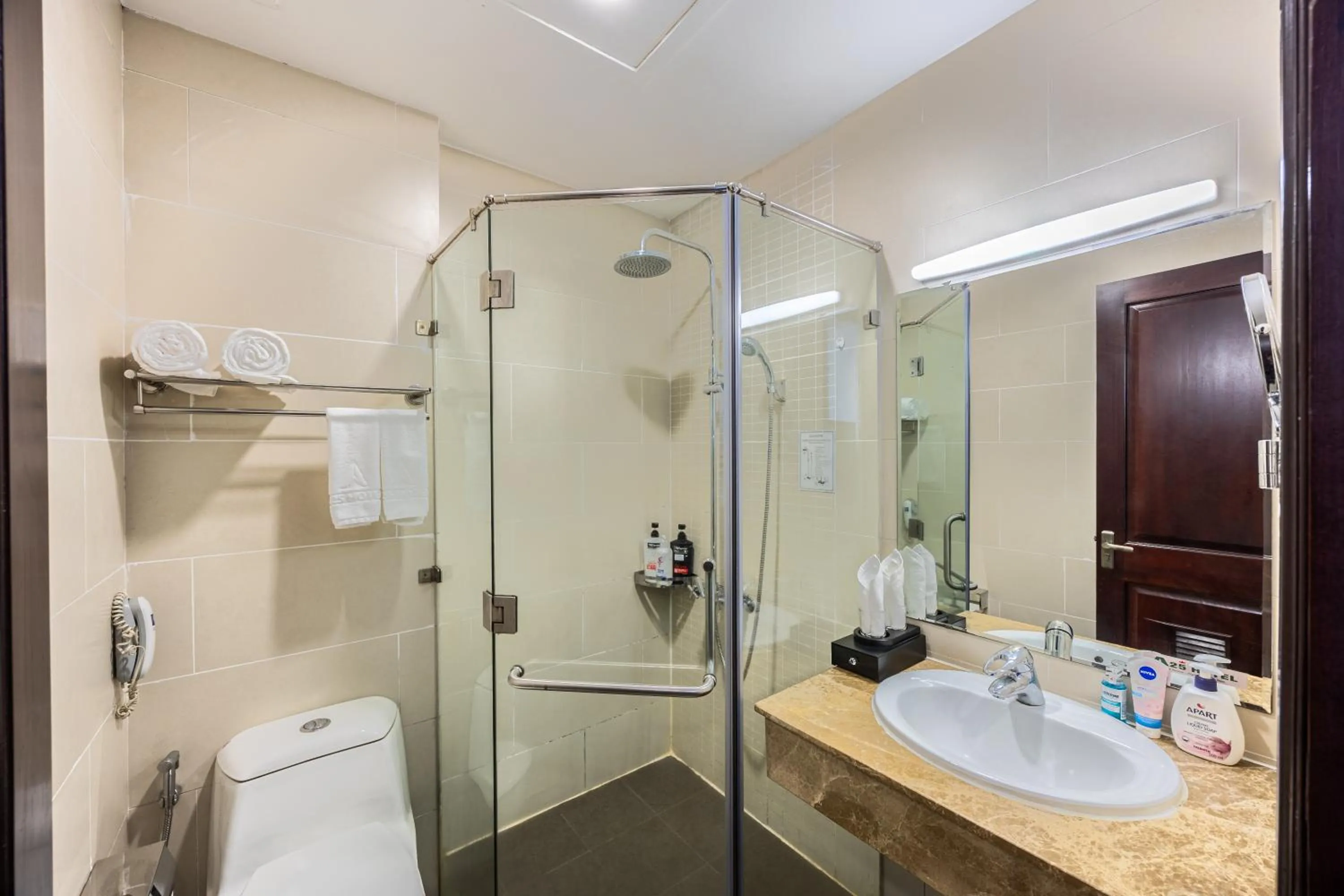 Shower in A25 Hotel - 180 Nguyễn Trãi