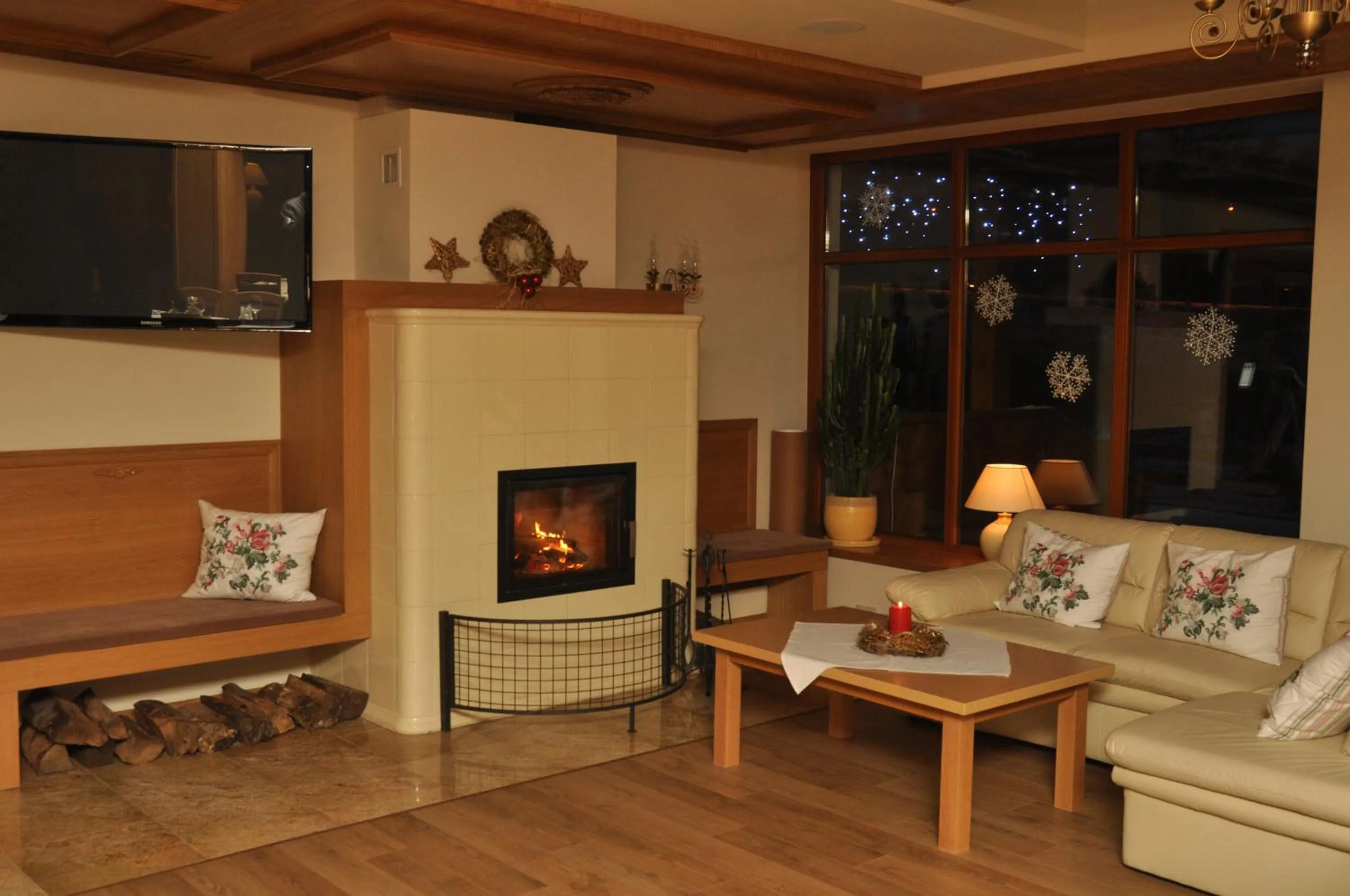 Night in Hotel Alpejski