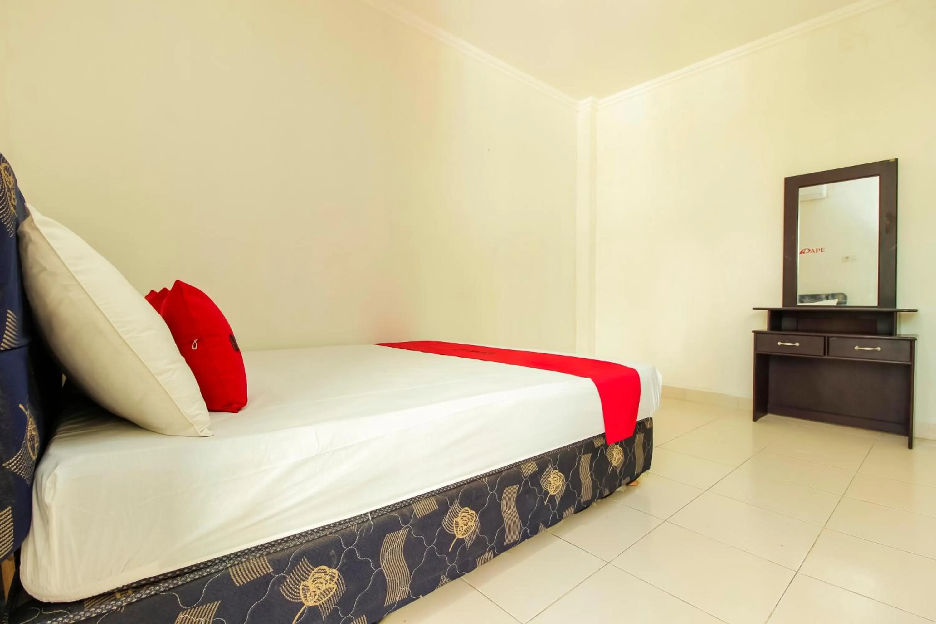 Bedroom, Bed in RedDoorz @ Malalayang Manado