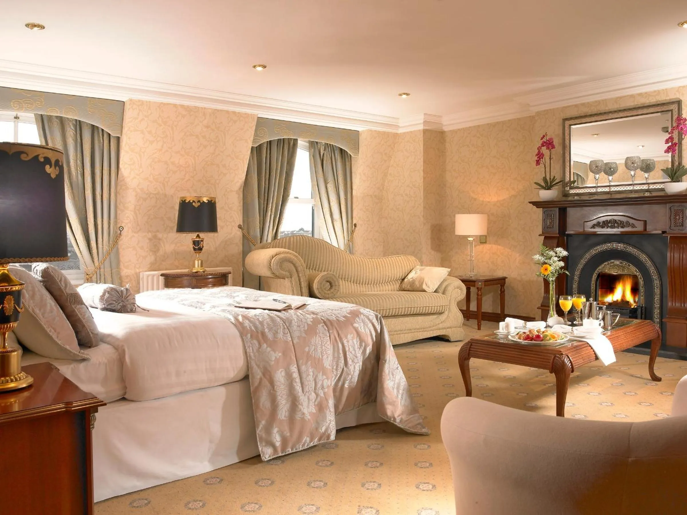 Photo of the whole room, Bed in Bridge House Hotel, Leisure Club & Spa