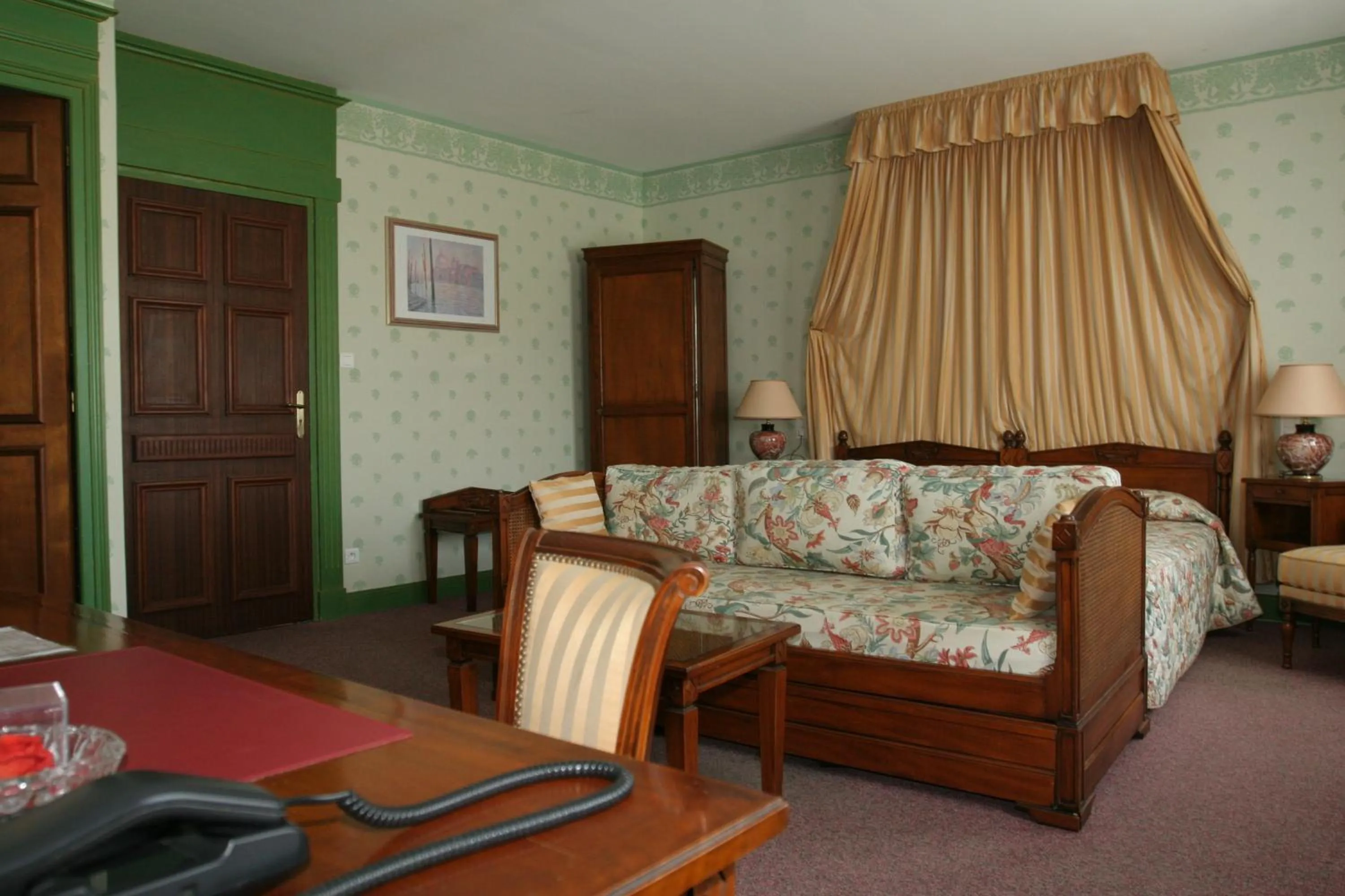 Photo of the whole room, Bed in Hotel Royal Albion