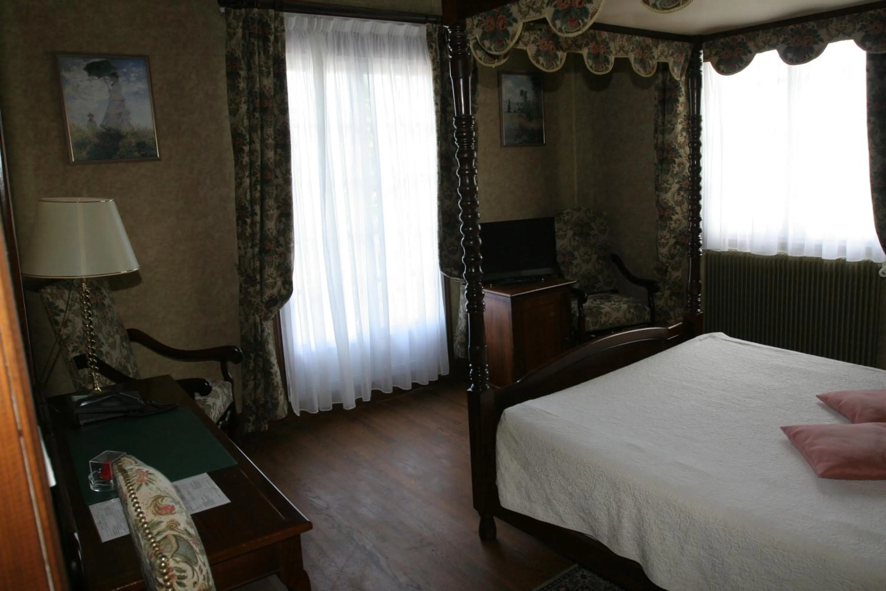 Photo of the whole room, Bed in Hotel Royal Albion