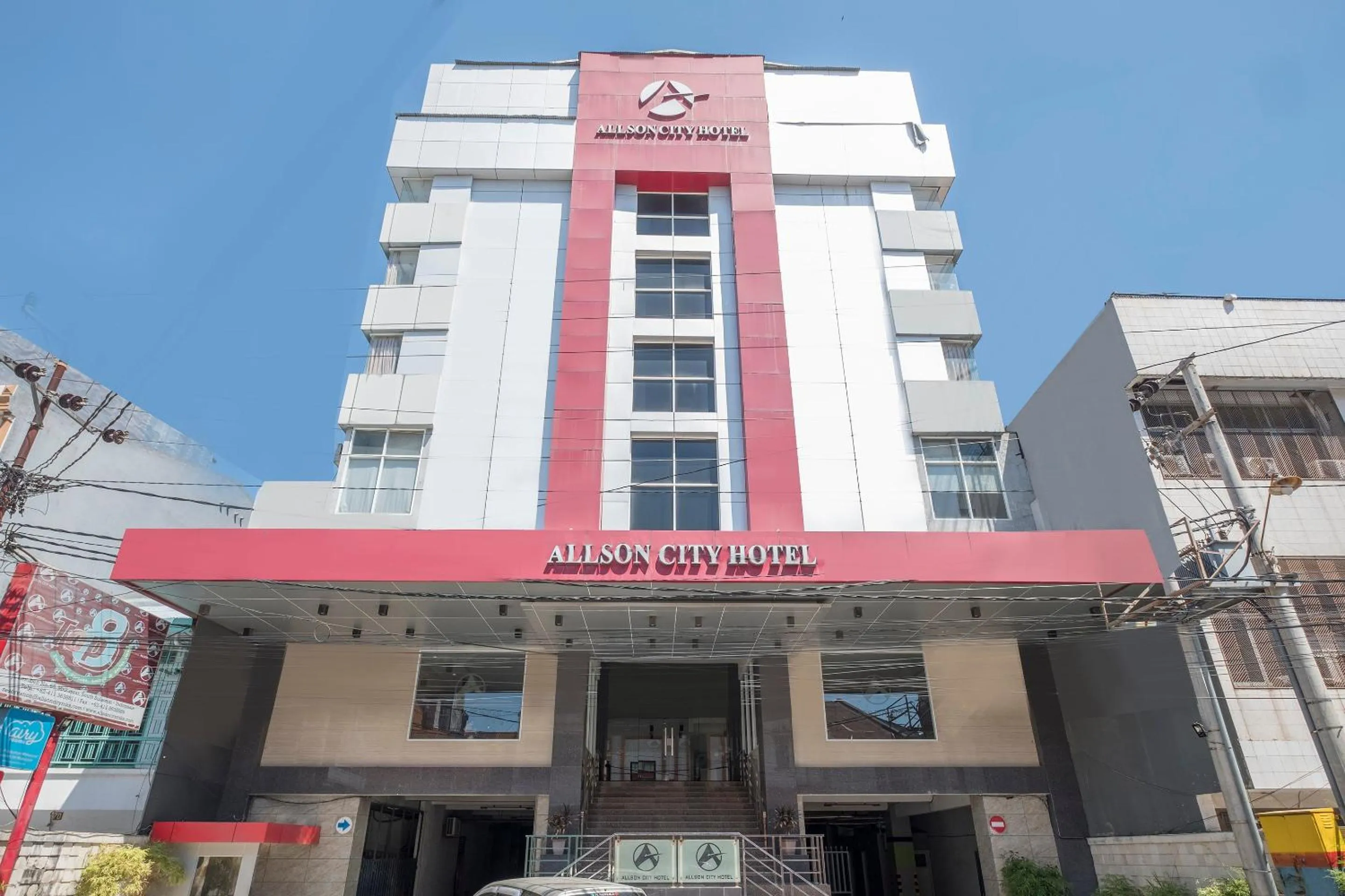 Facade/entrance in OYO 1081 Allson City Hotel Makassar
